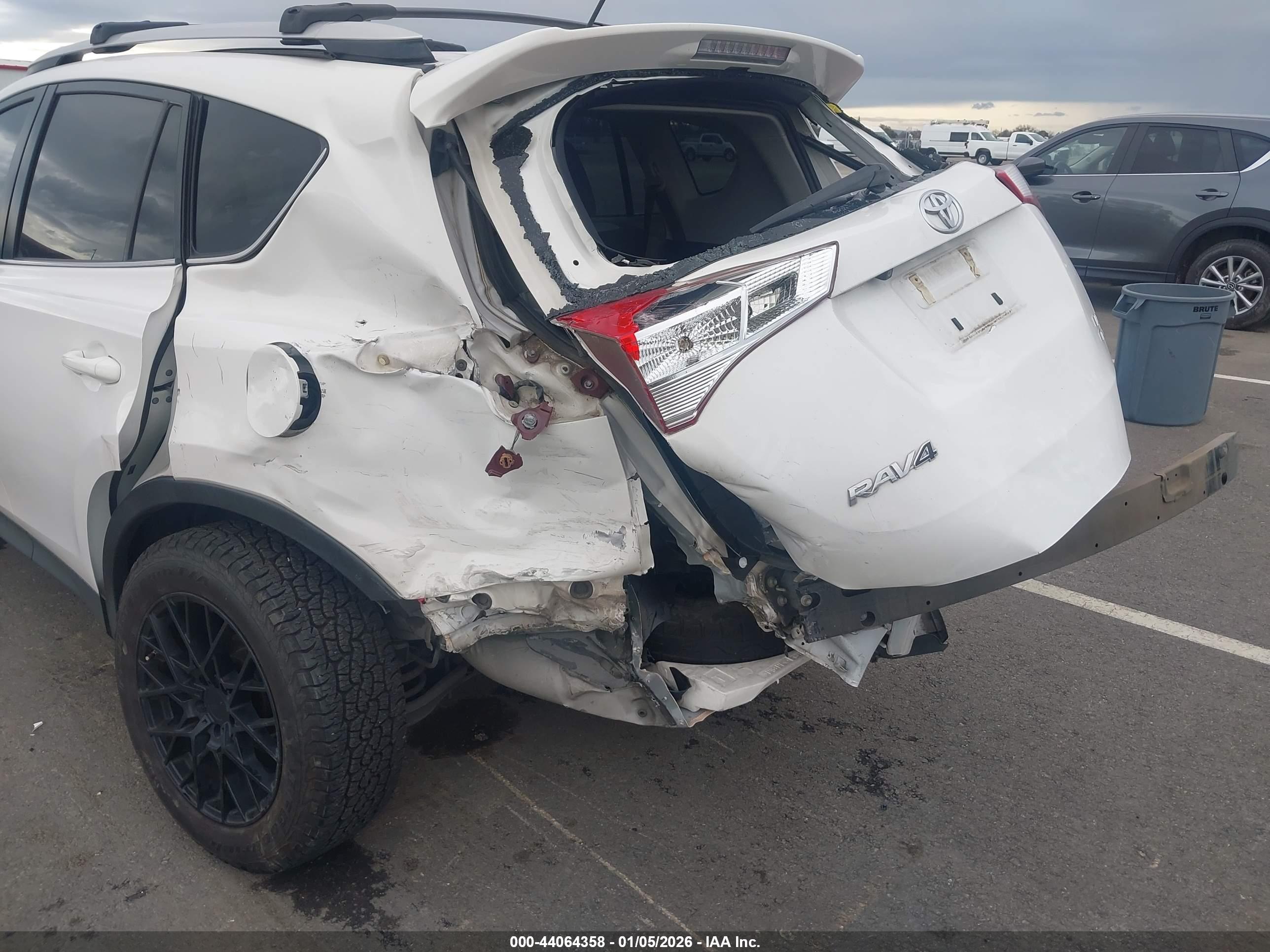 TOYOTA RAV4 image 6