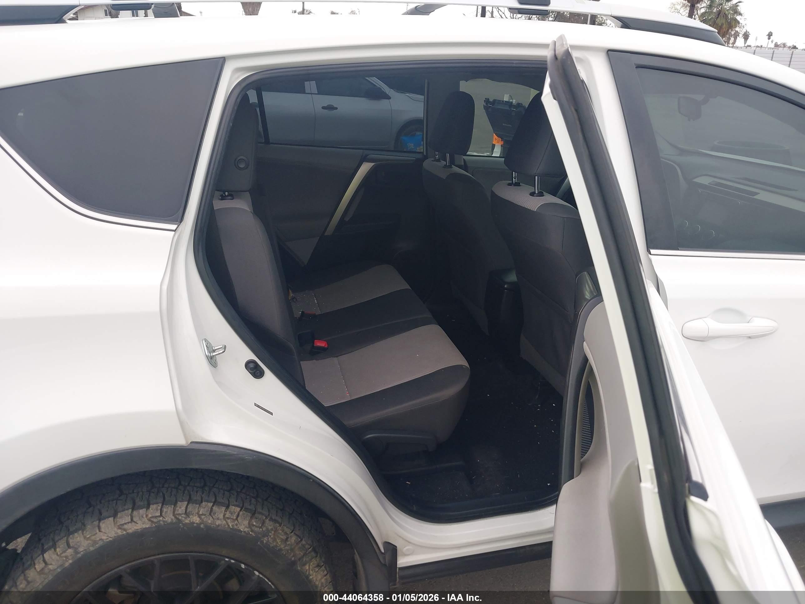 TOYOTA RAV4 image 8