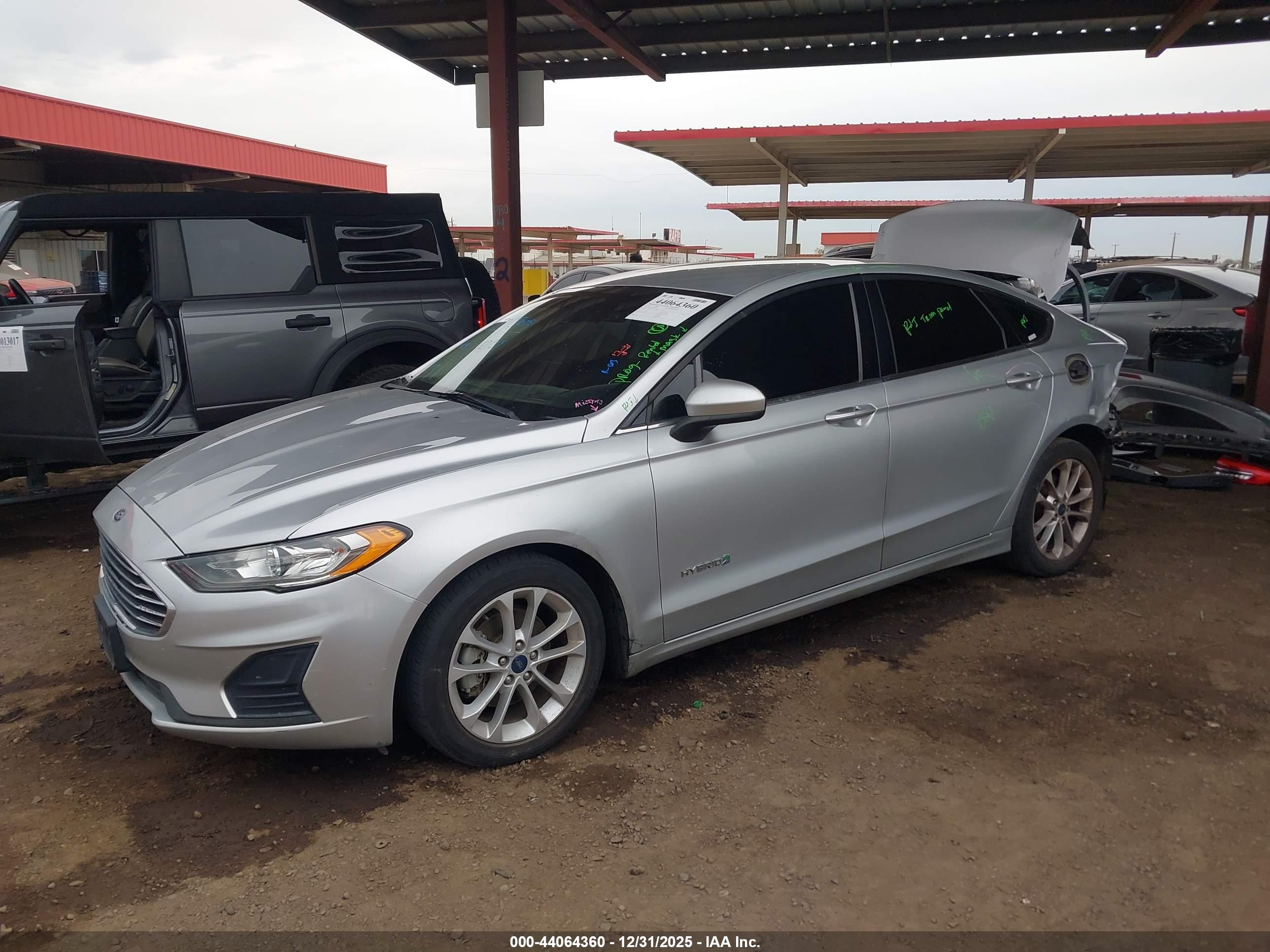 FORD FUSION image 2