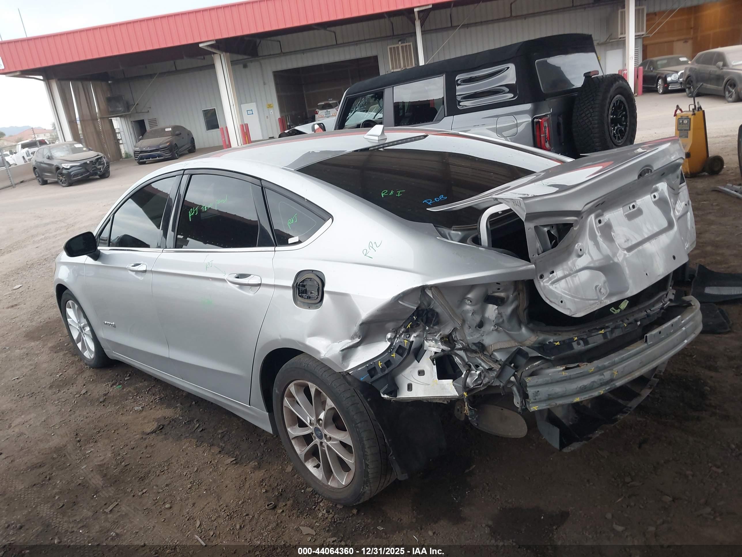 FORD FUSION image 3