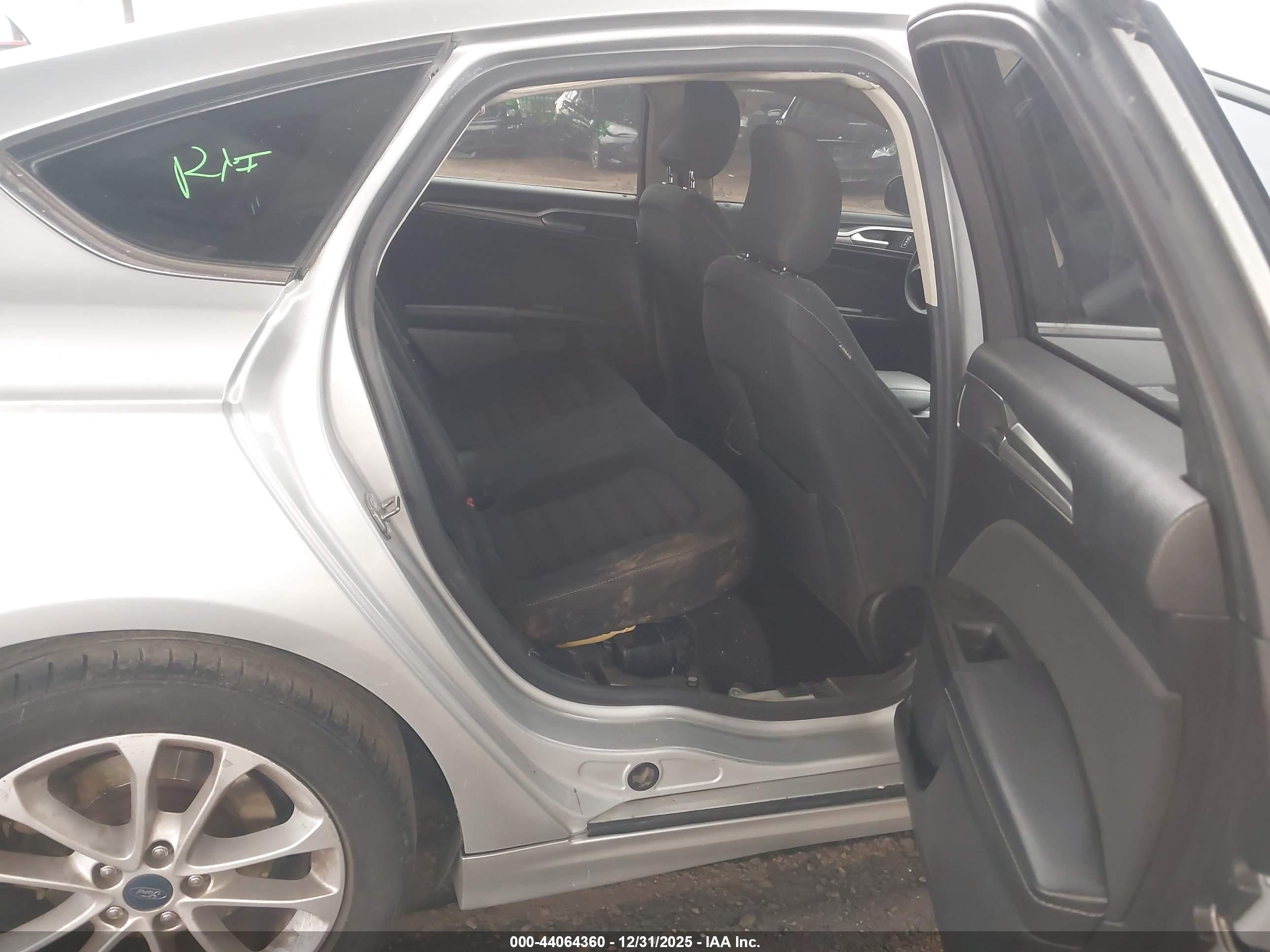 FORD FUSION image 8