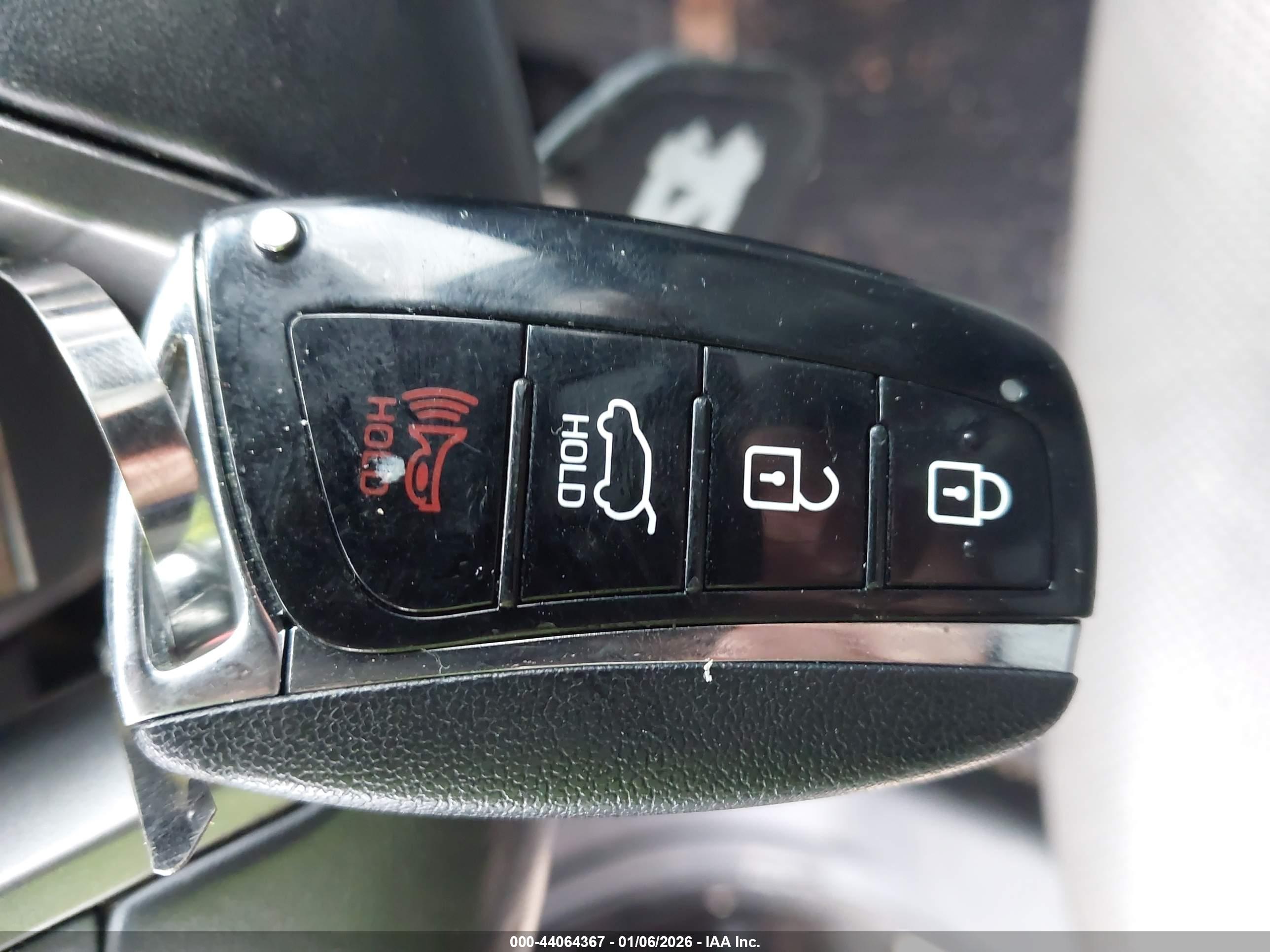 HYUNDAI SANTA image 11