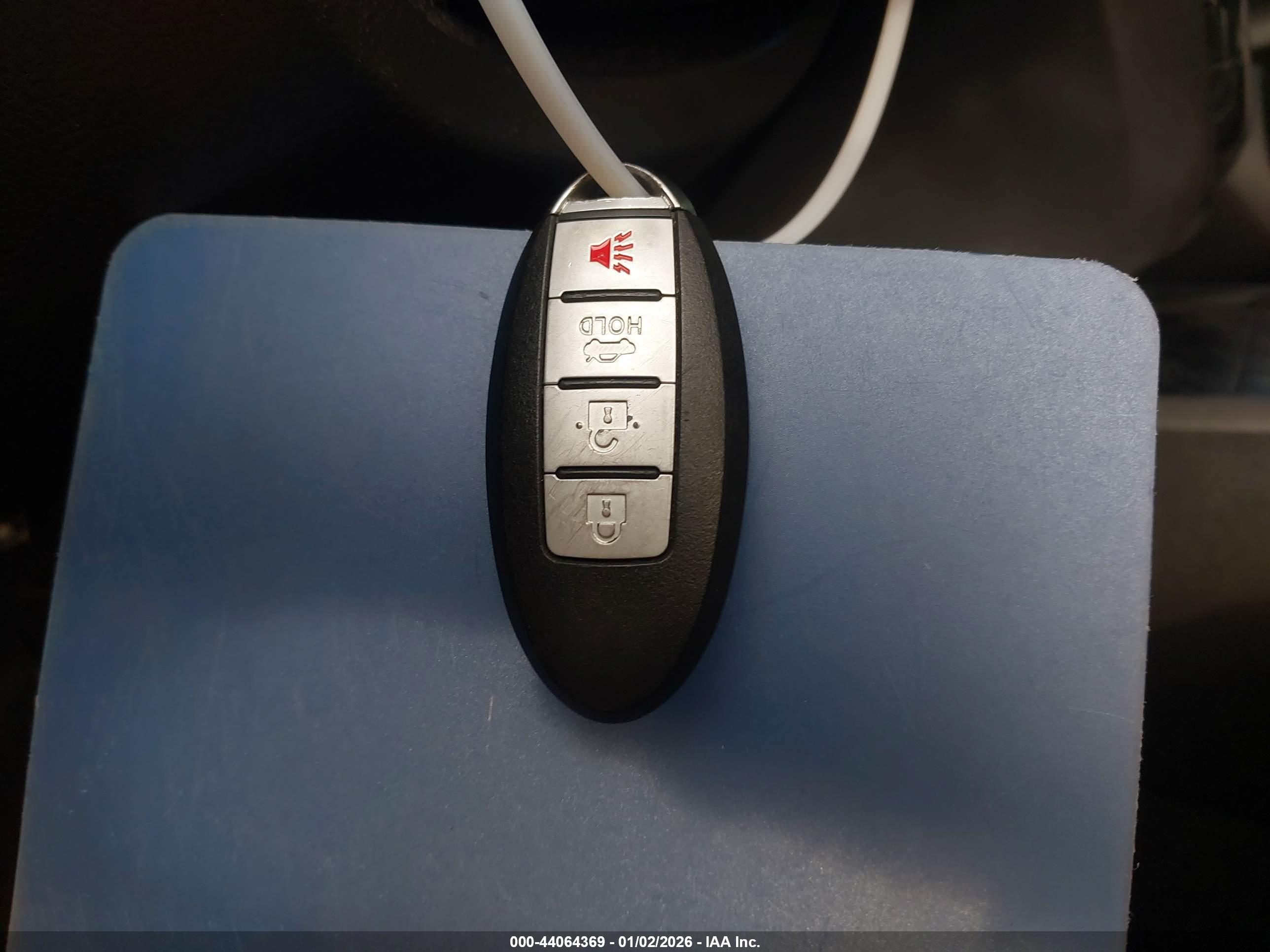 NISSAN MAXIMA image 11