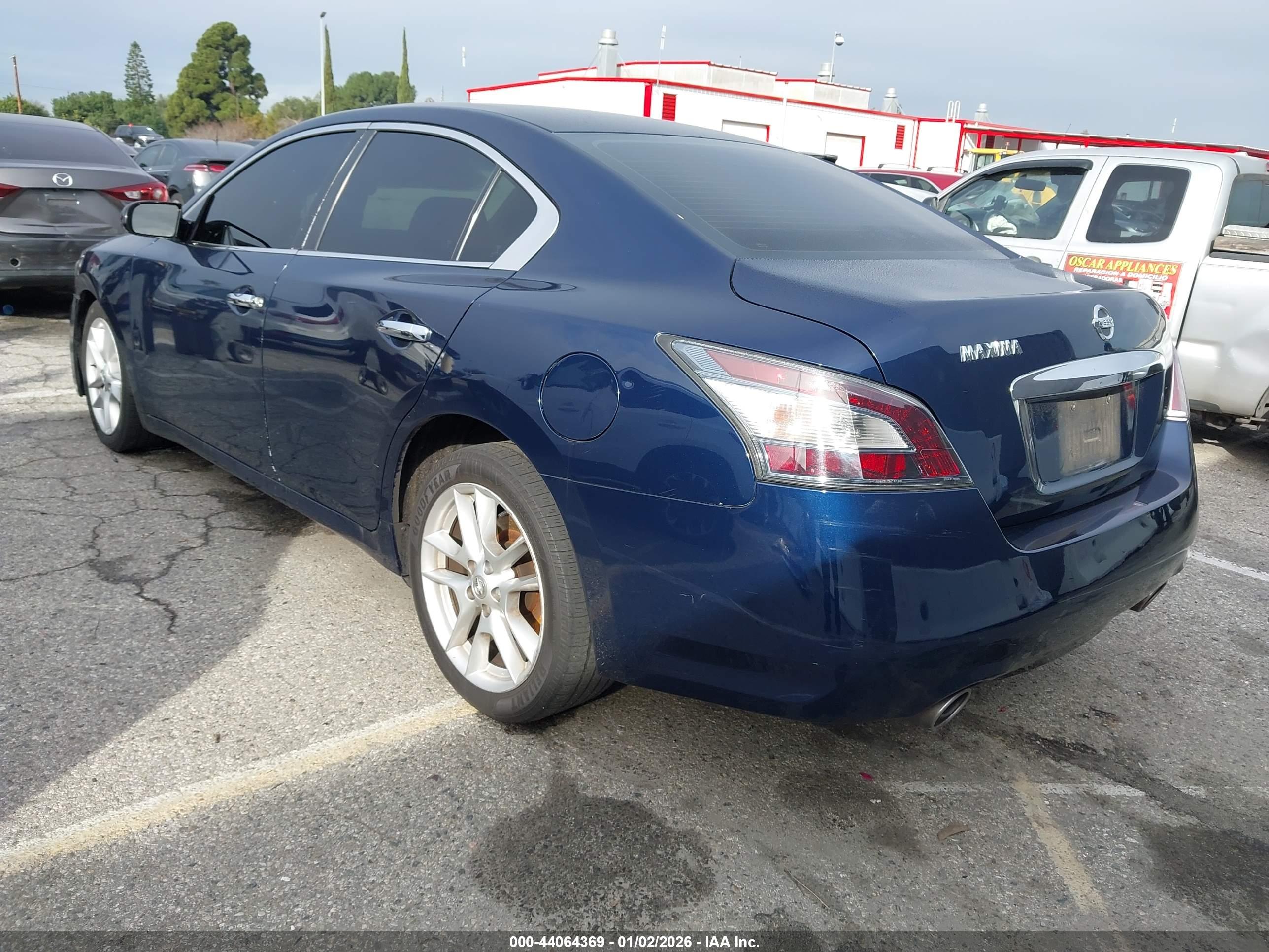 NISSAN MAXIMA image 3