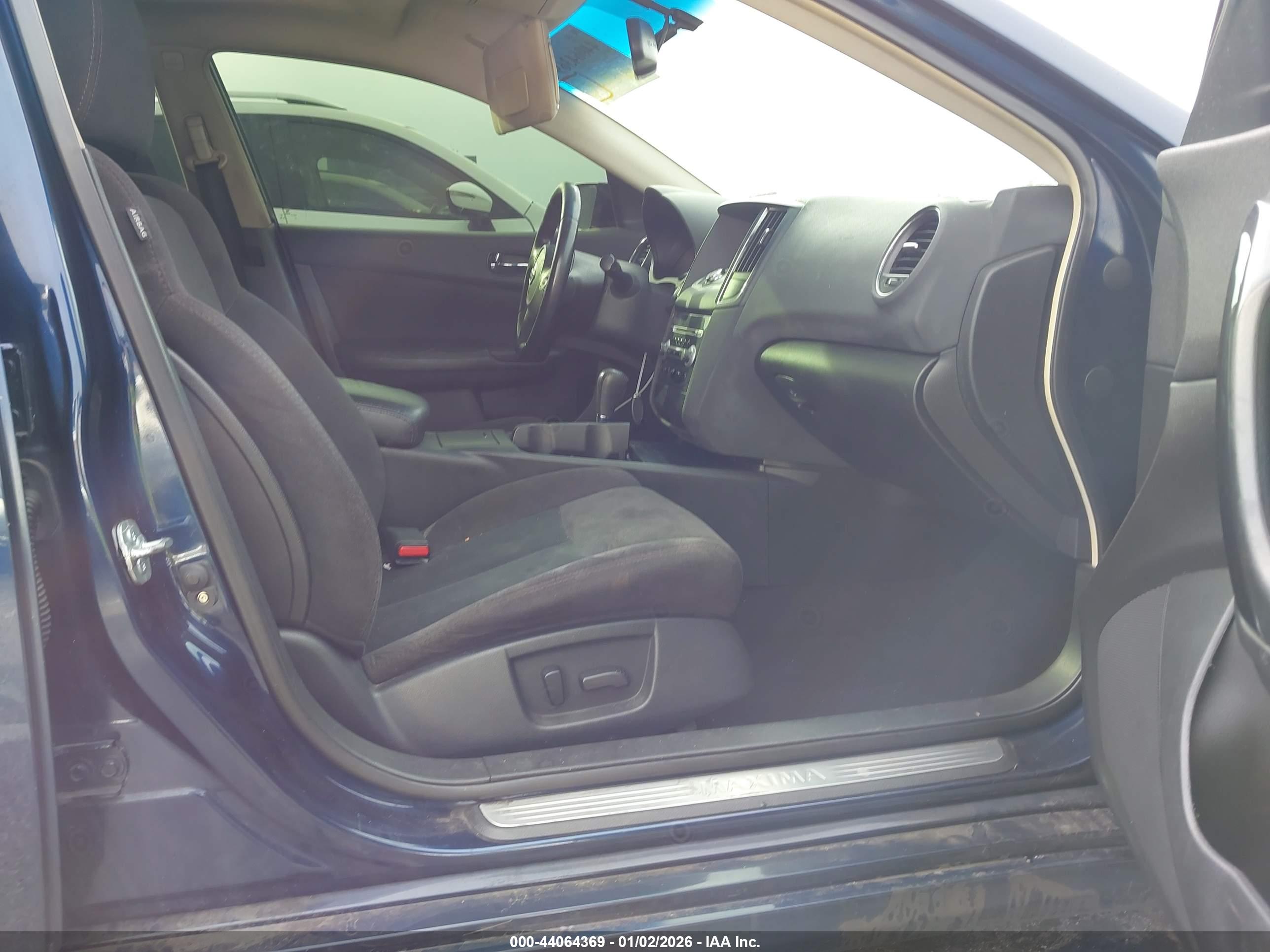 NISSAN MAXIMA image 5