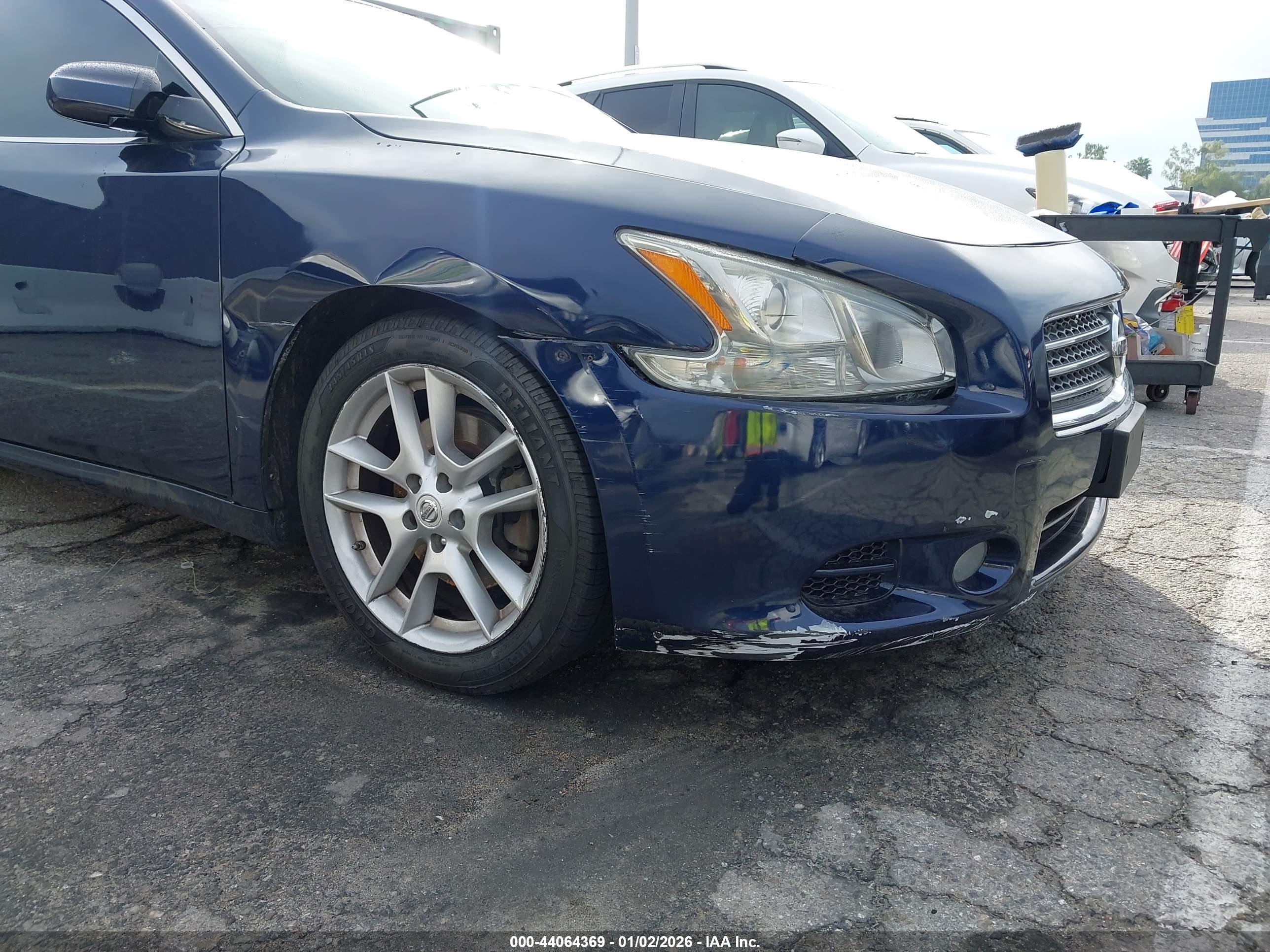 NISSAN MAXIMA image 6
