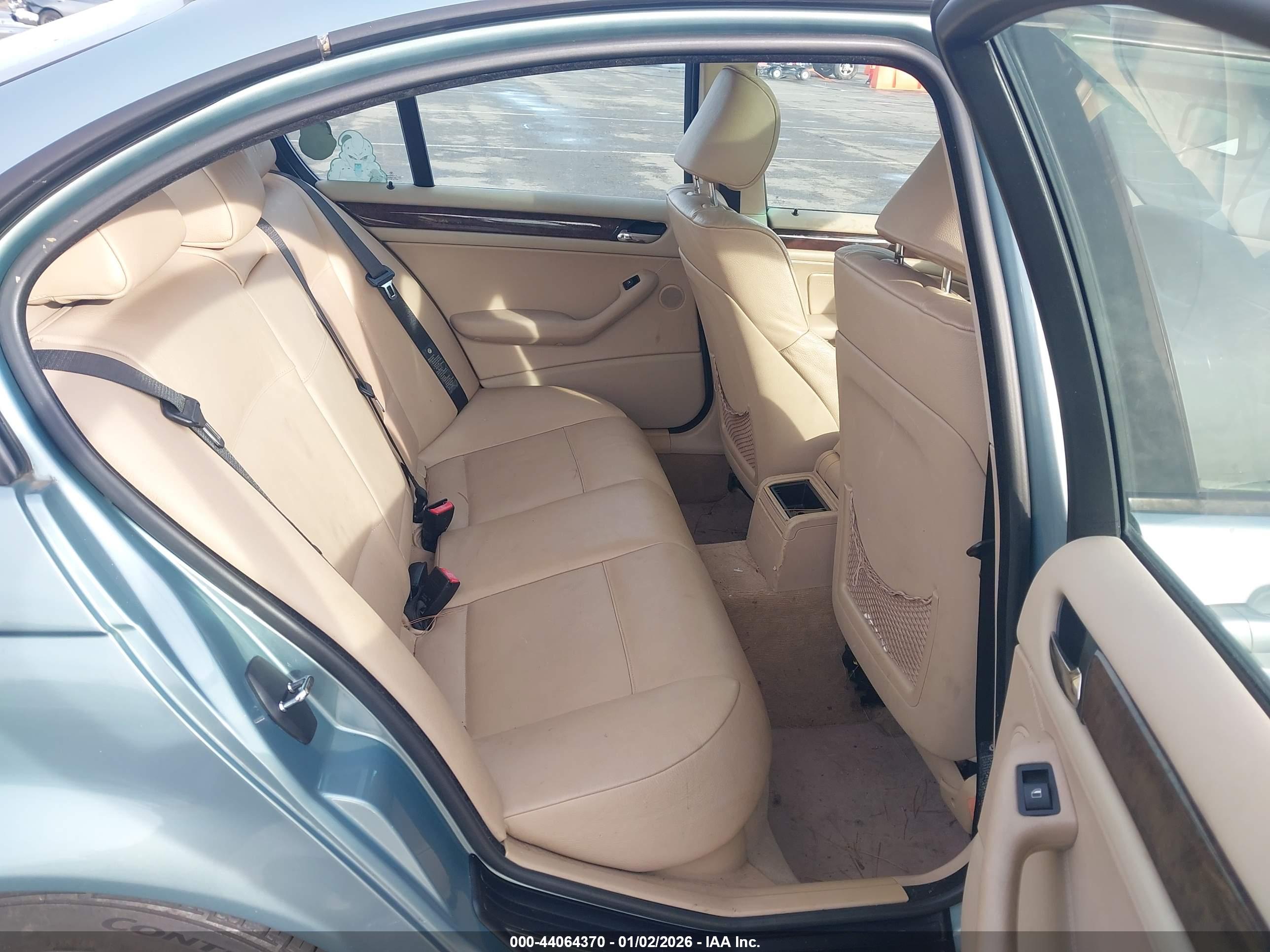 BMW 325I image 8