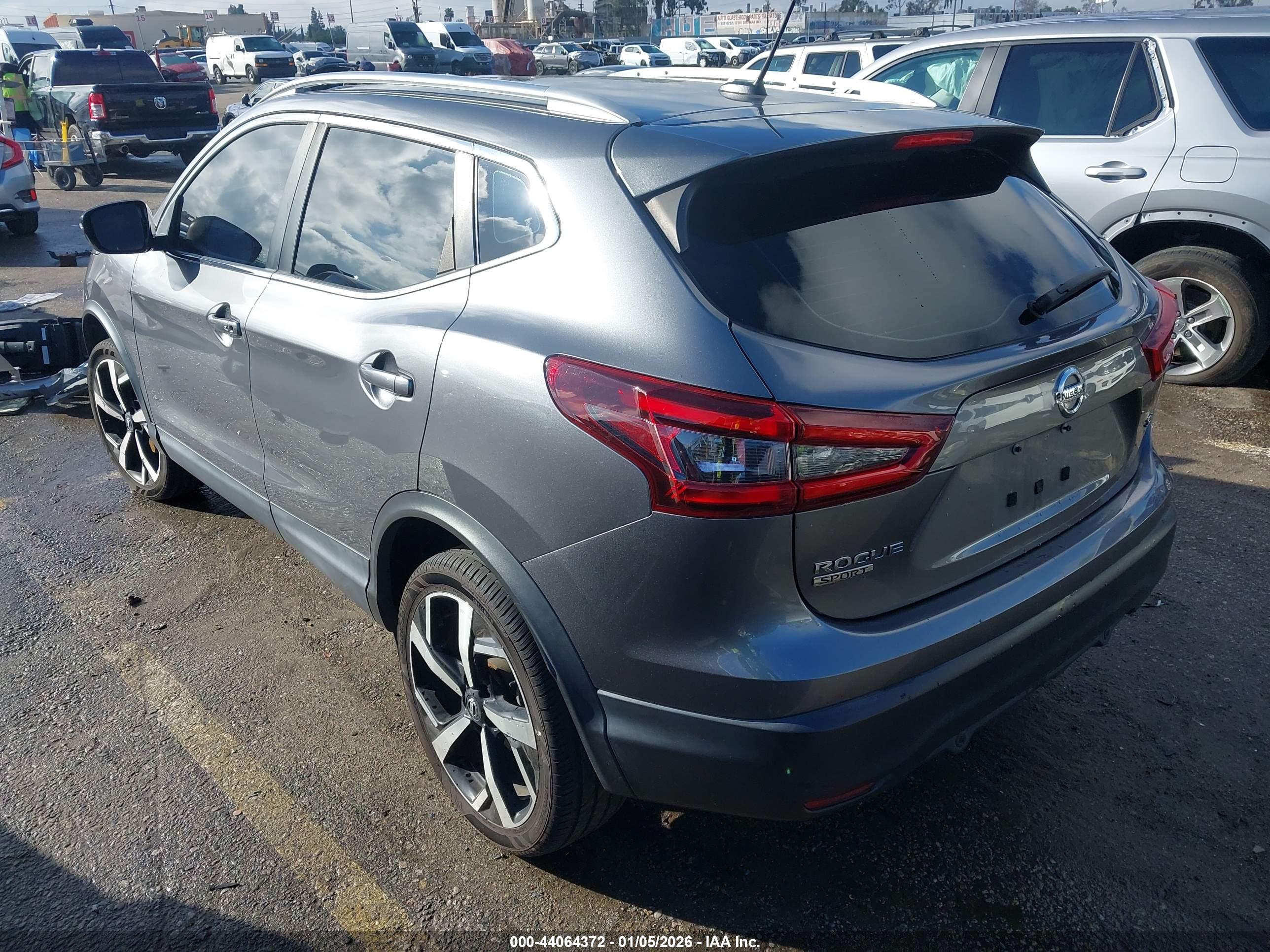 NISSAN ROGUE image 3