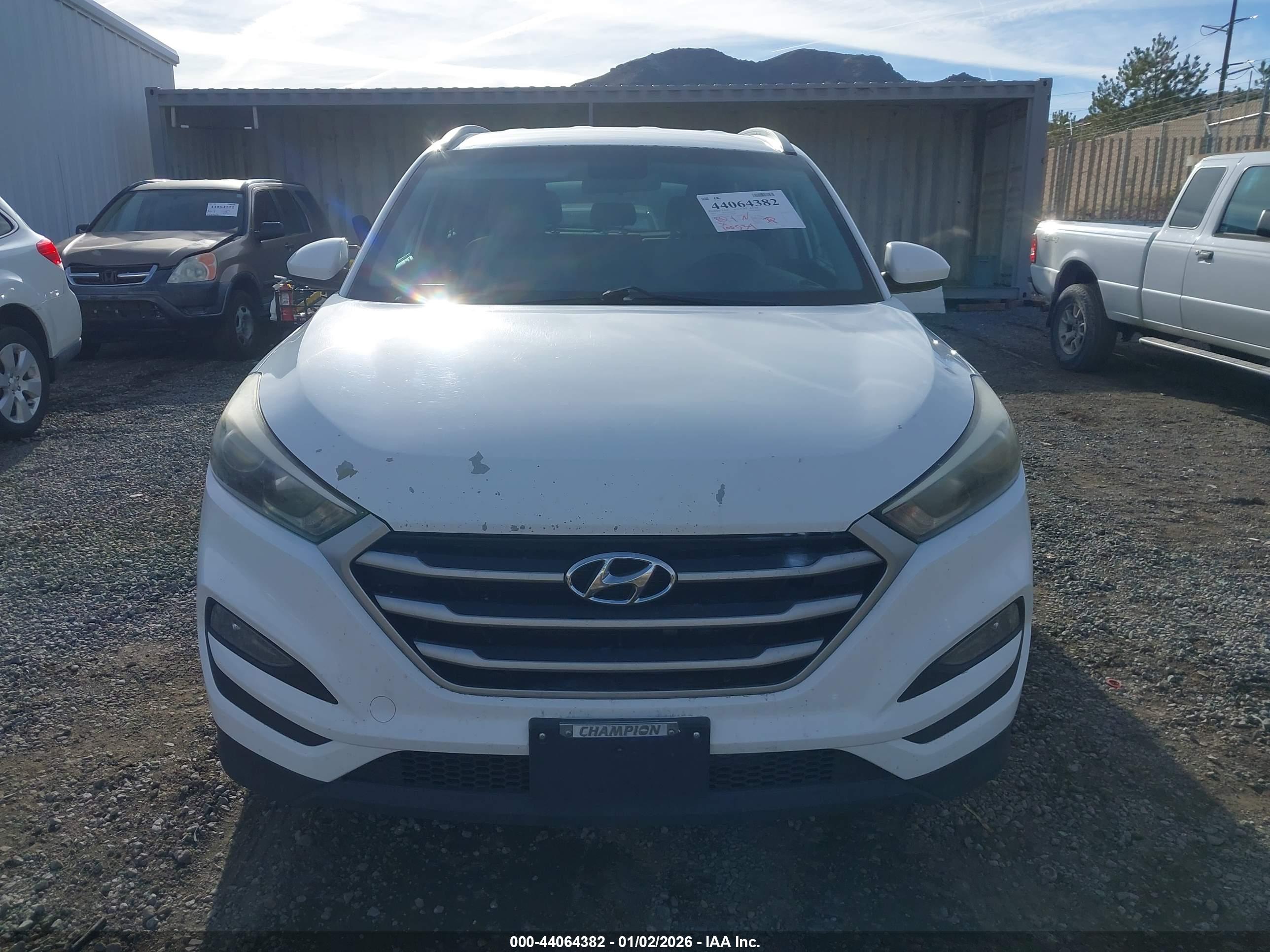 HYUNDAI TUCSON image 6