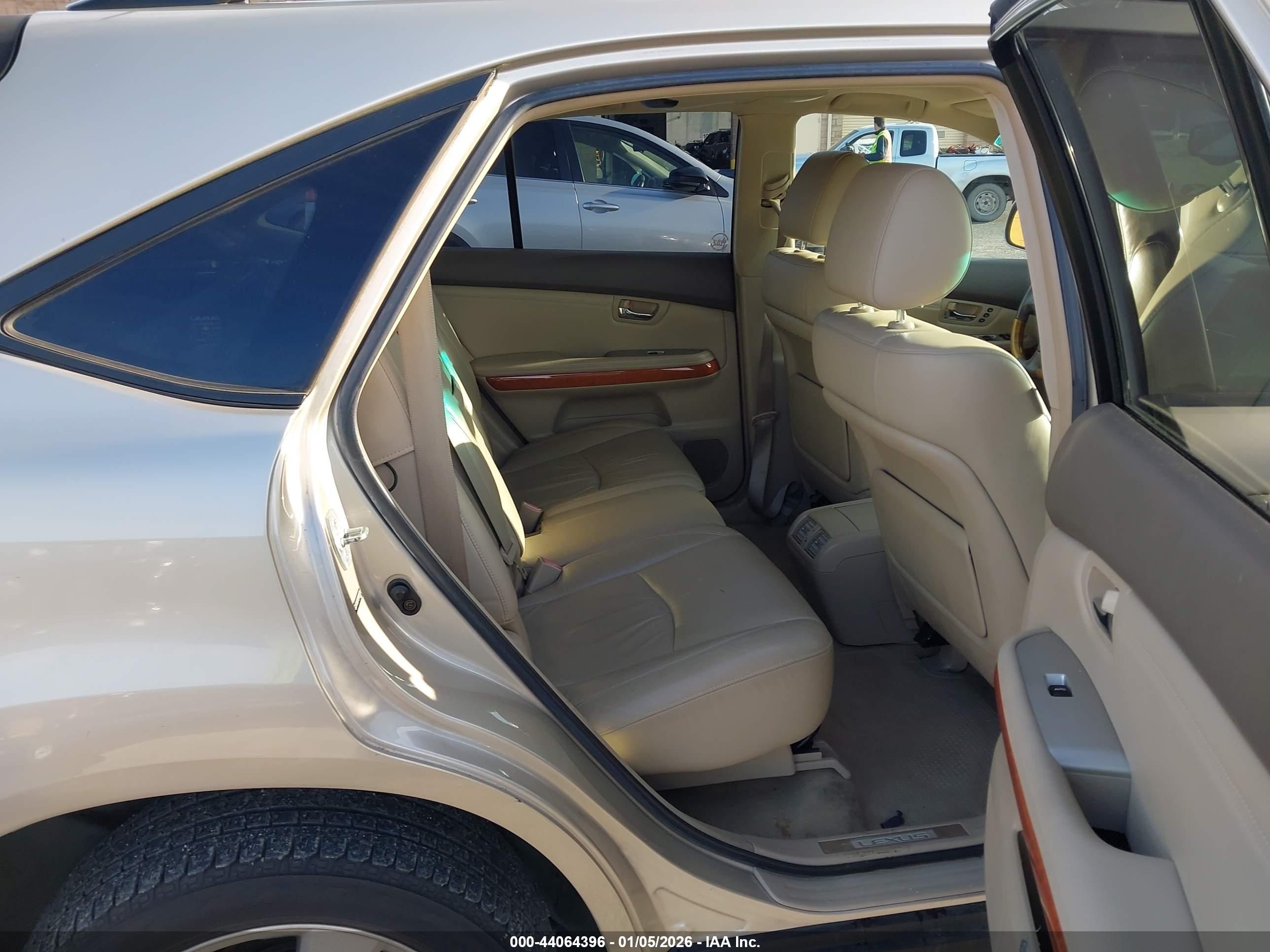 LEXUS RX image 8