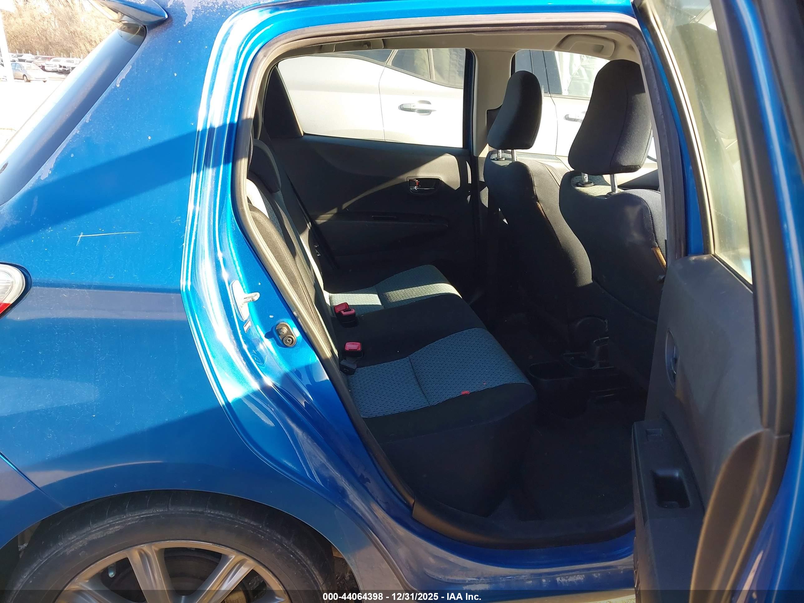 TOYOTA YARIS image 8