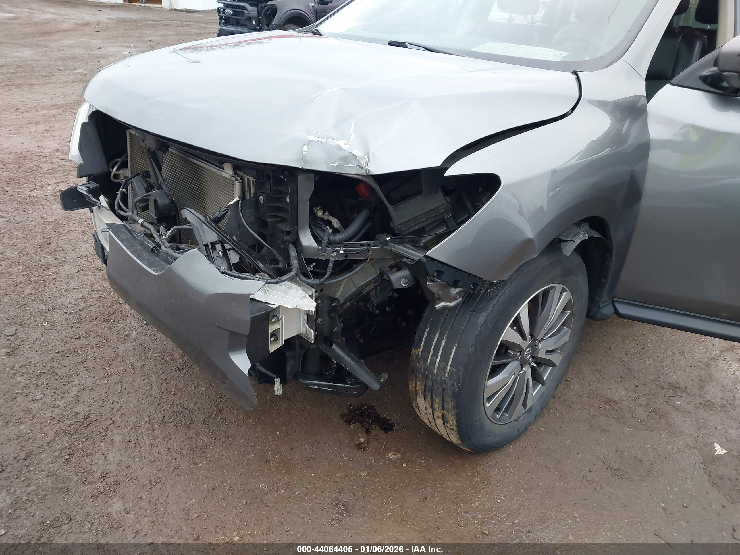 NISSAN PATHFINDER image 6