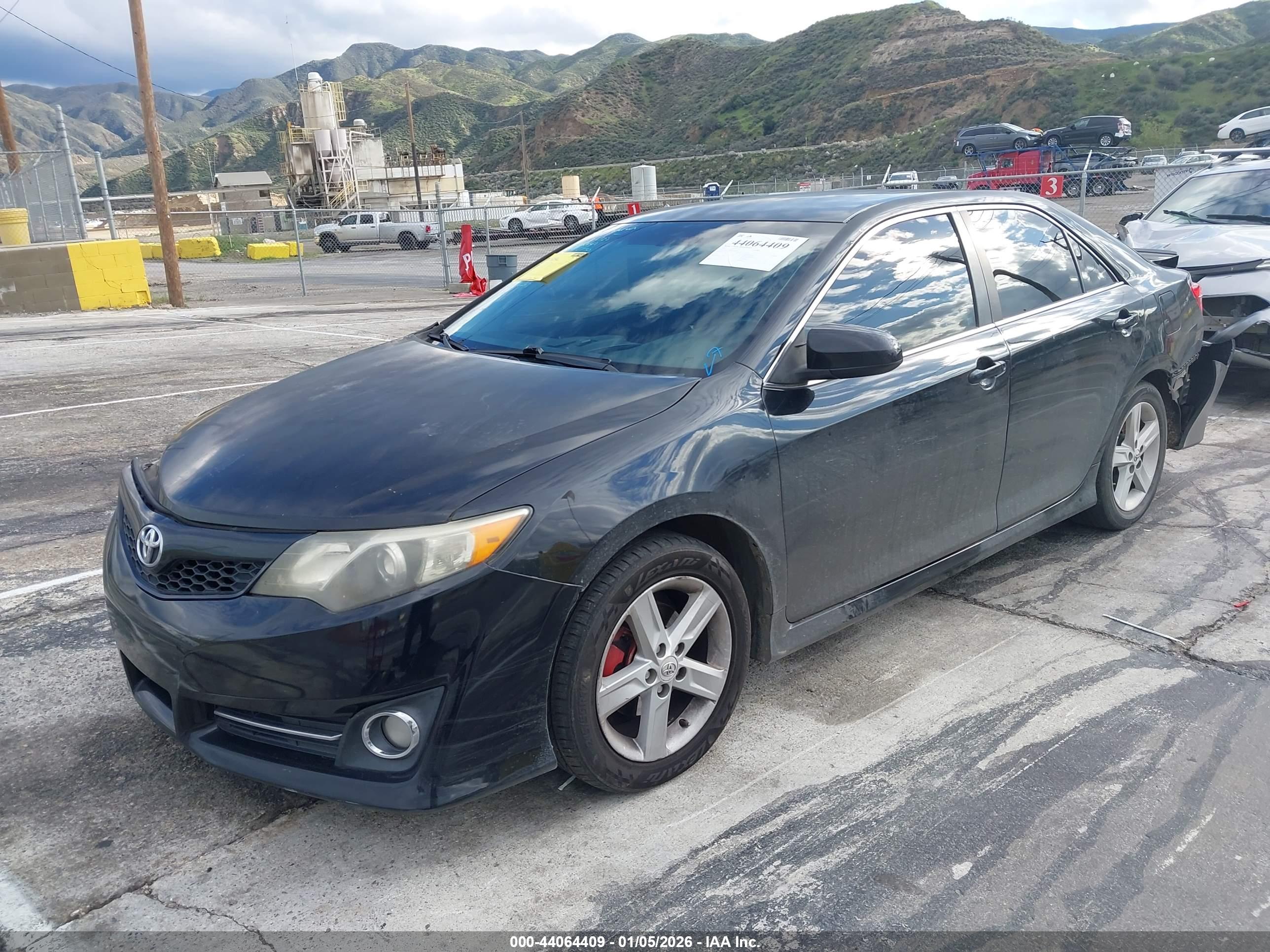 TOYOTA CAMRY image 2
