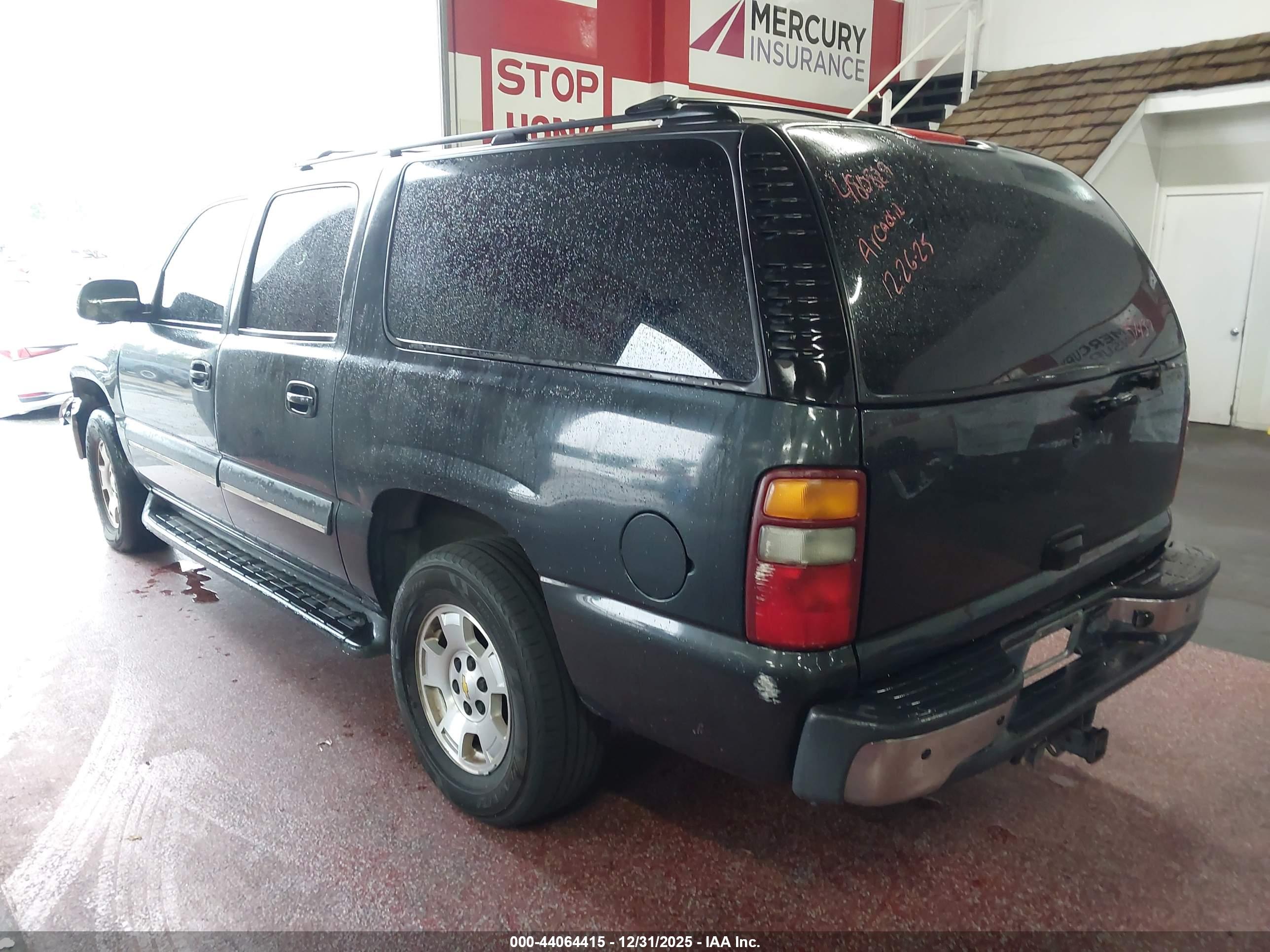CHEVROLET SUBURBAN image 3