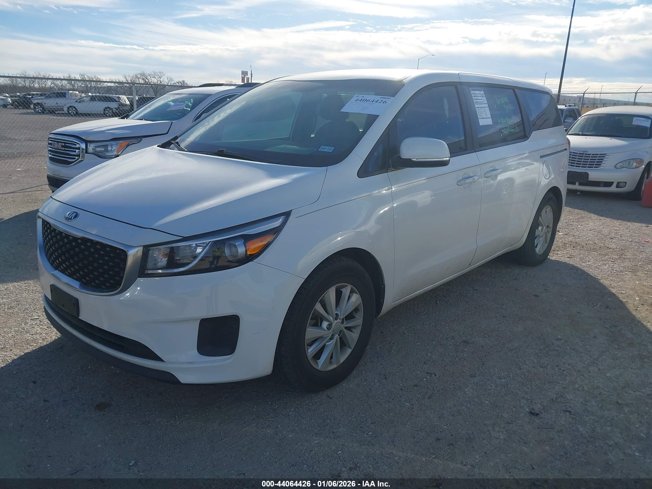 KIA SEDONA image 2