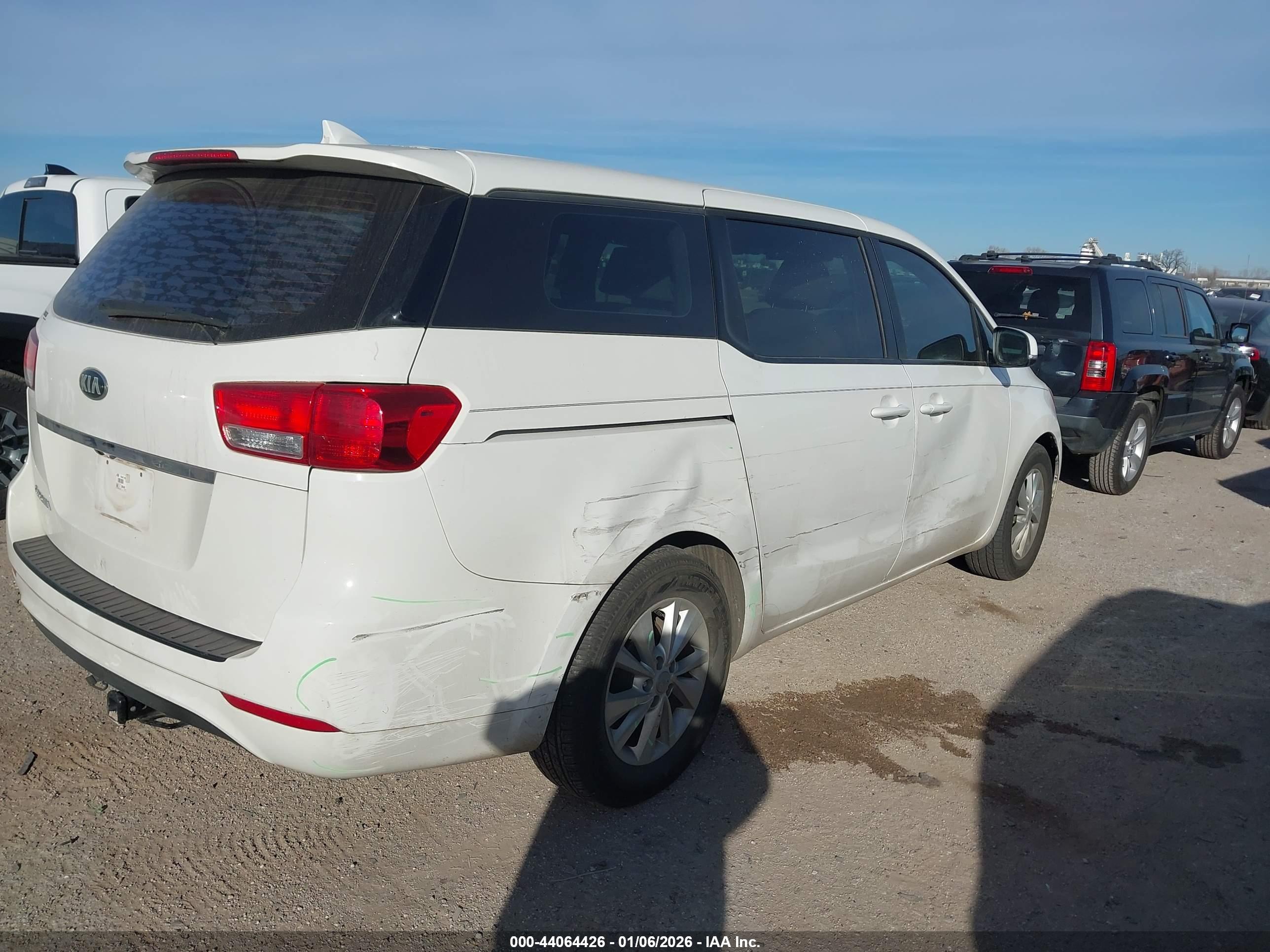 KIA SEDONA image 4
