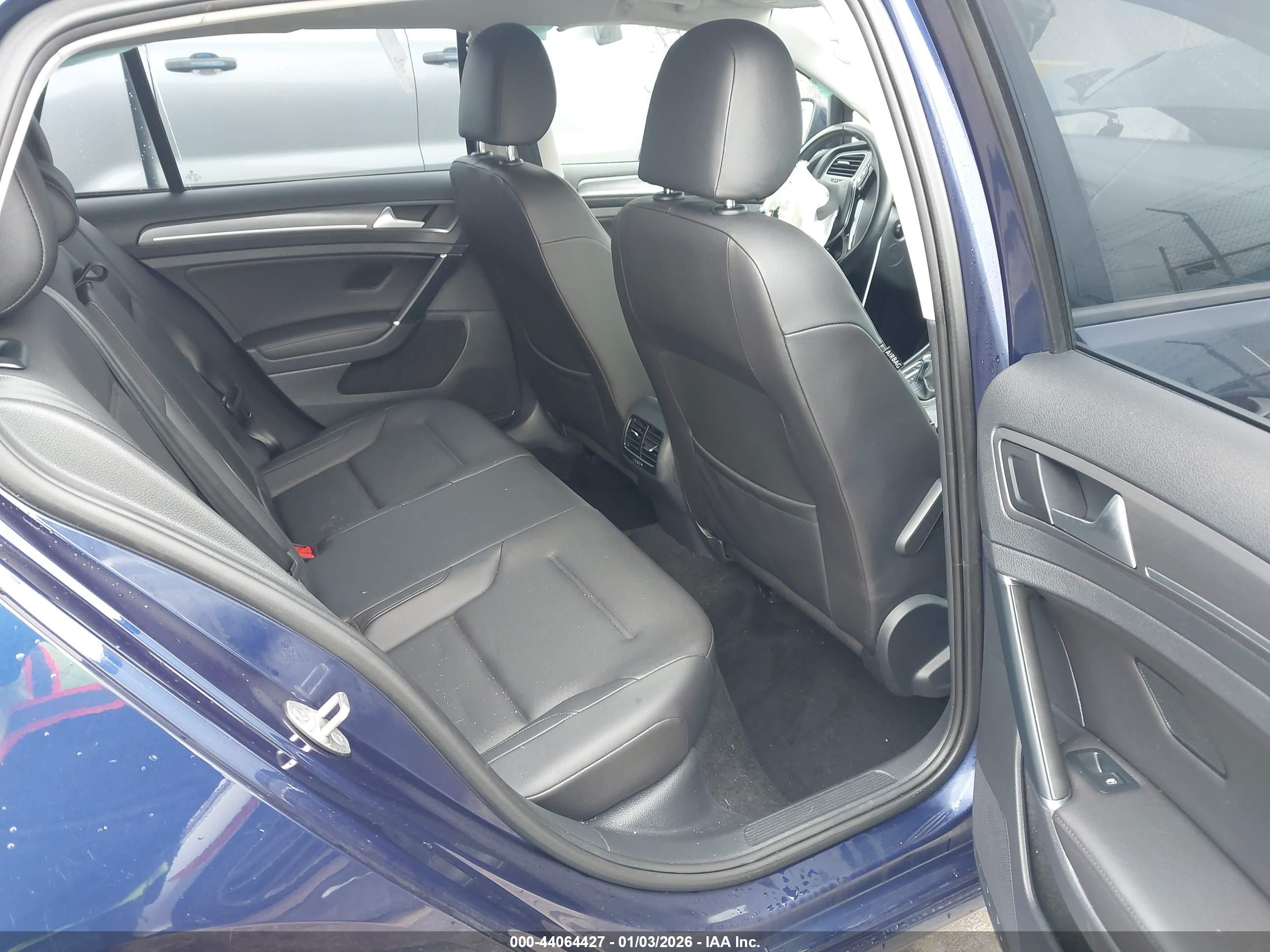 VOLKSWAGEN E-GOLF image 8