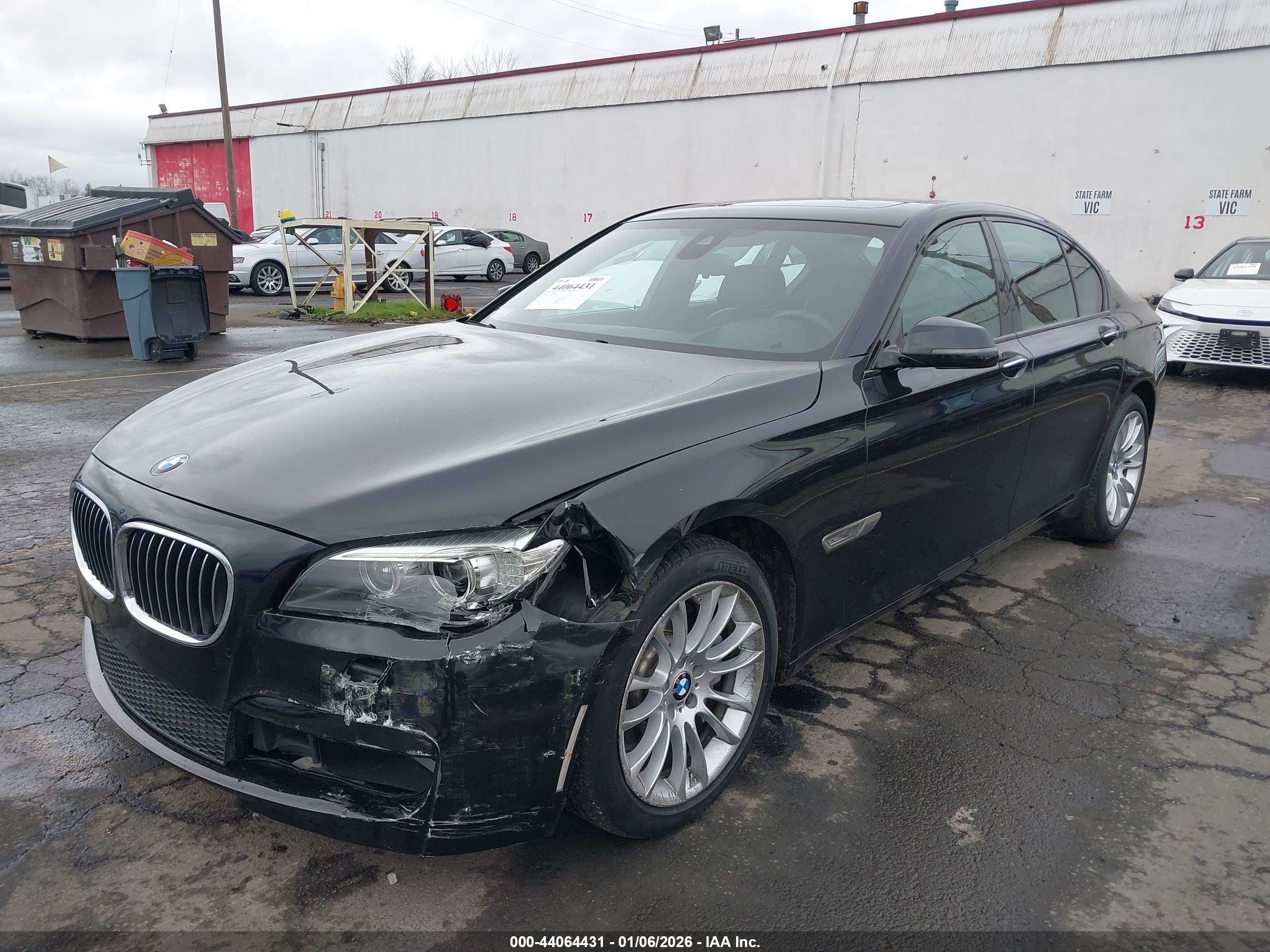 BMW 750I image 2