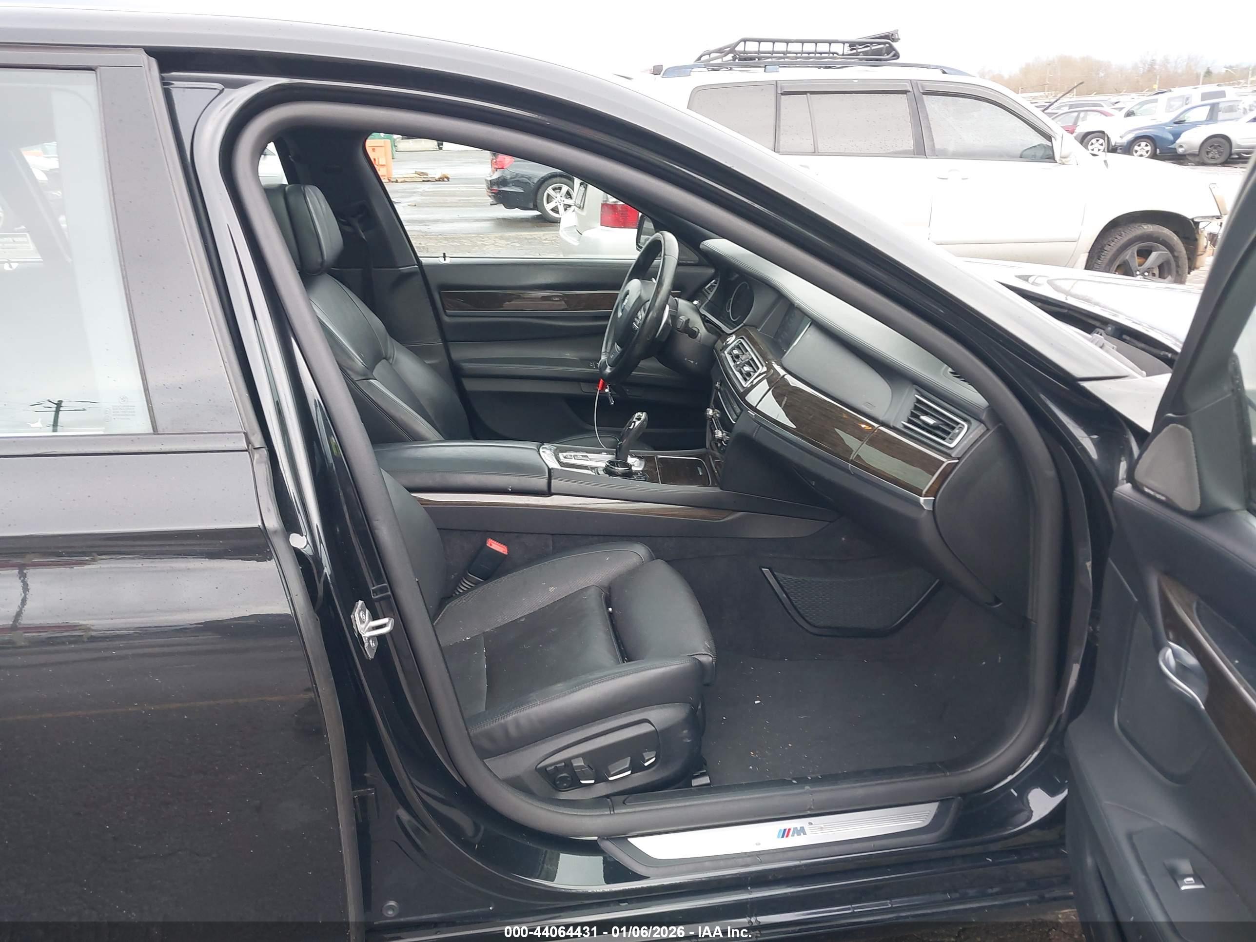 BMW 750I image 5