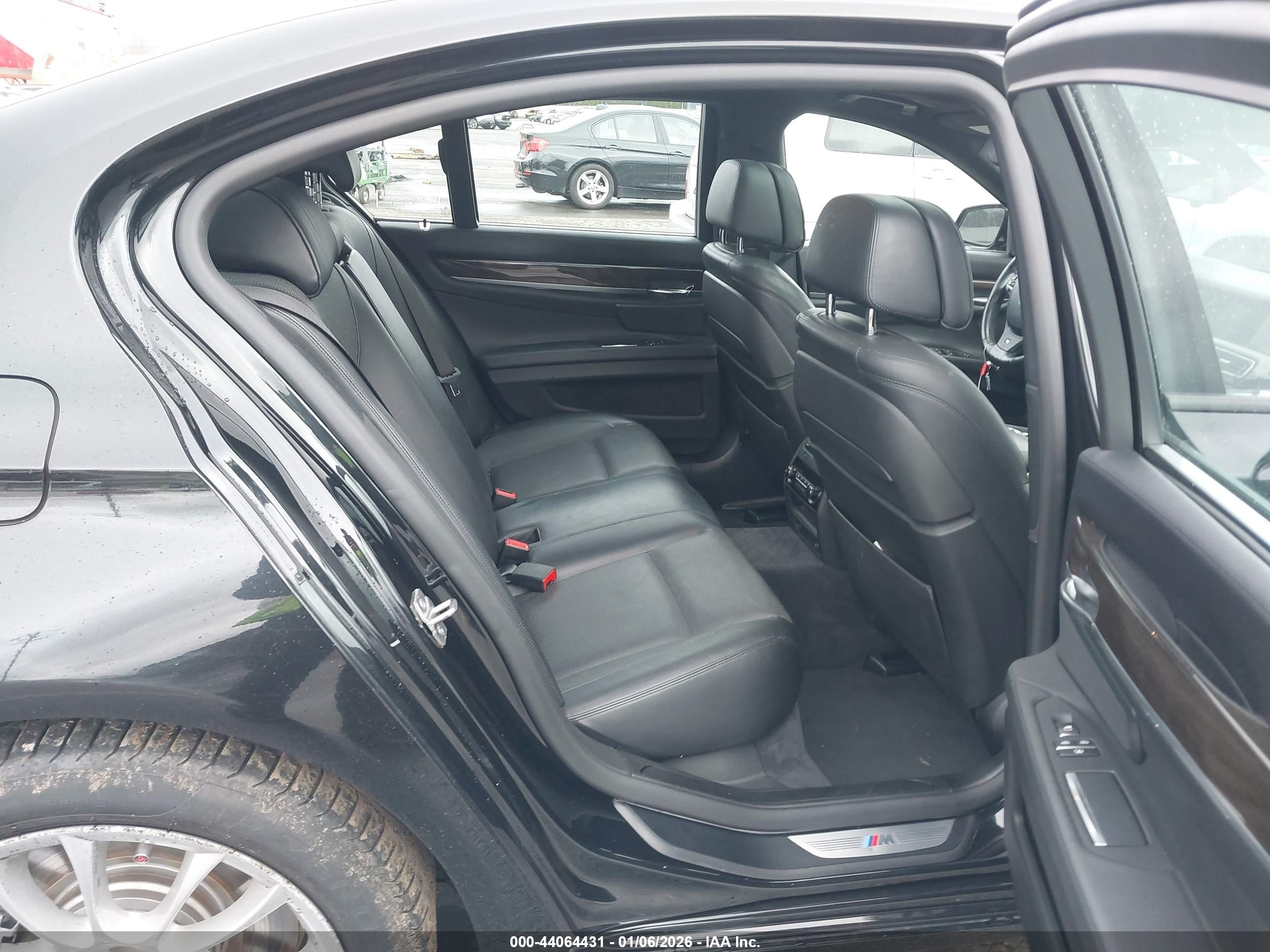 BMW 750I image 8