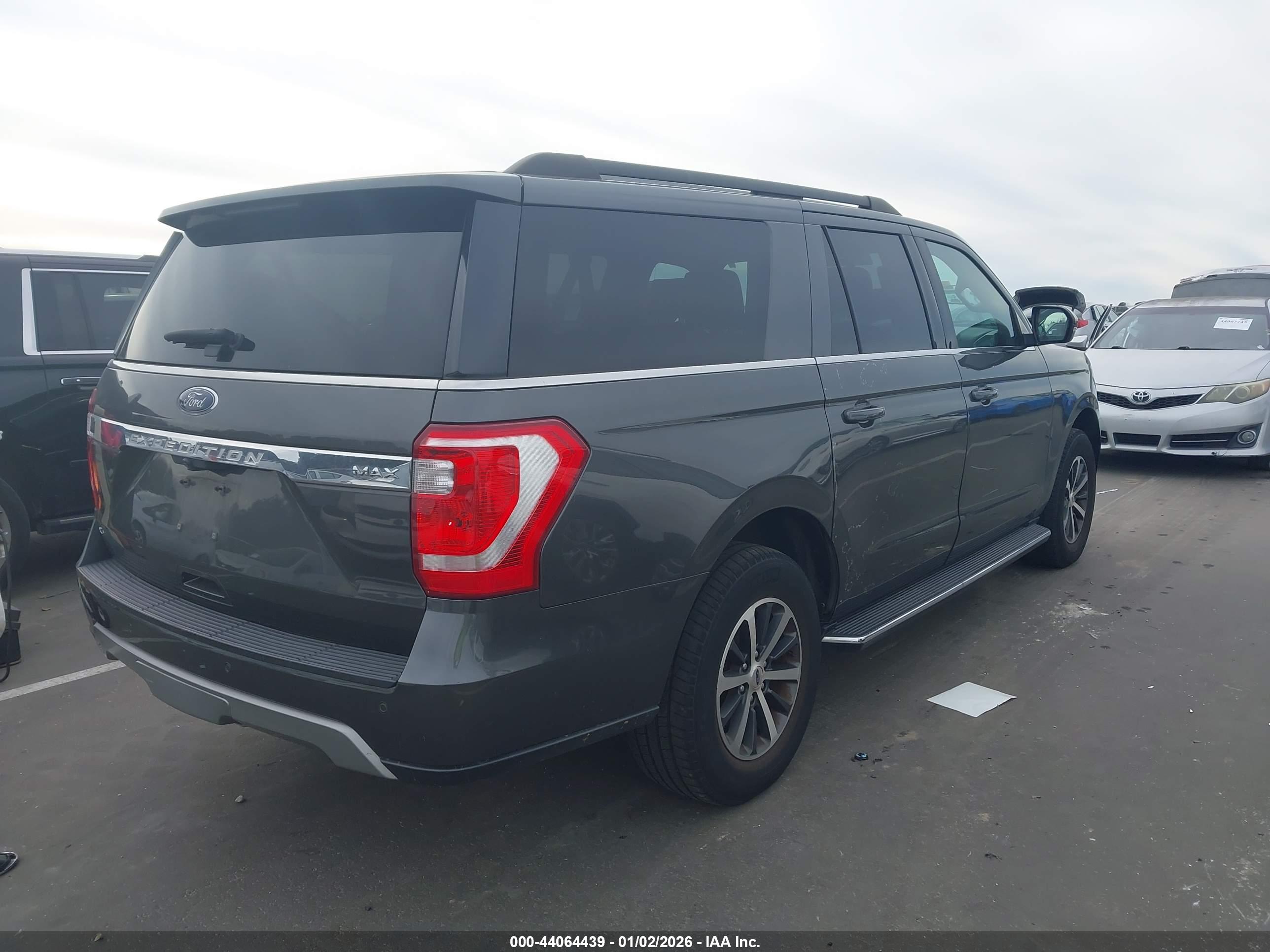 FORD EXPEDITION image 4