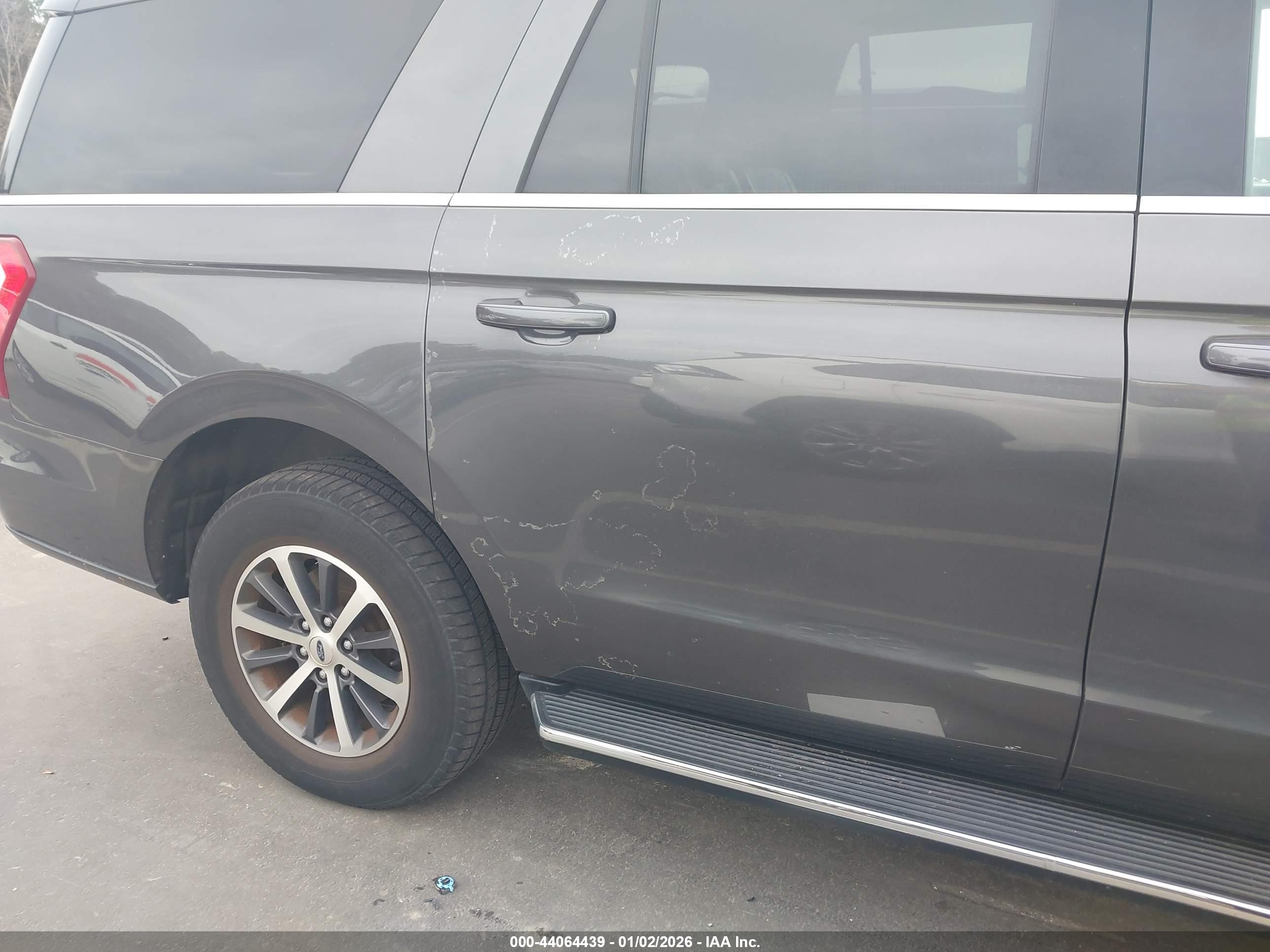 FORD EXPEDITION image 6