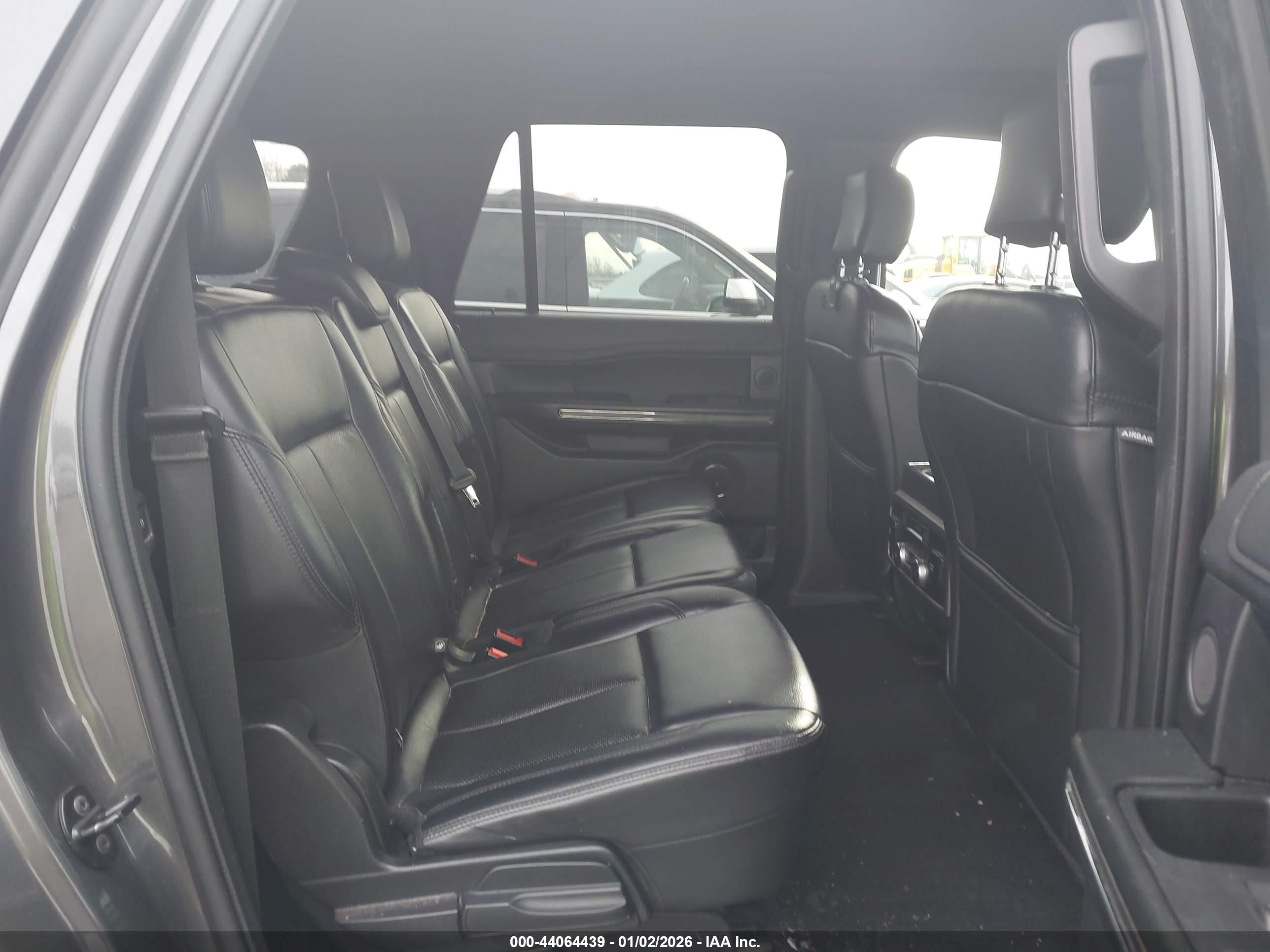 FORD EXPEDITION image 8