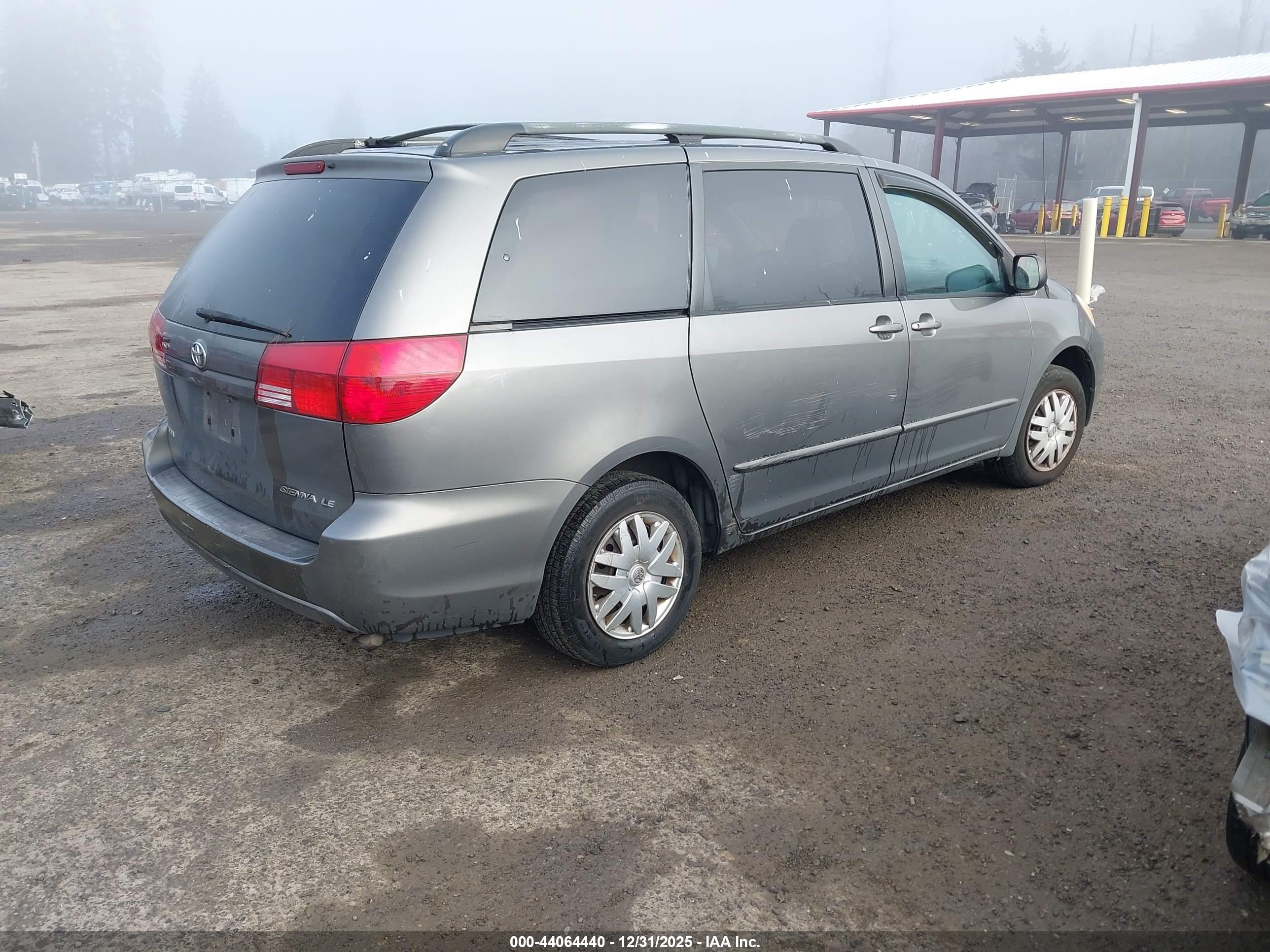 TOYOTA SIENNA image 4