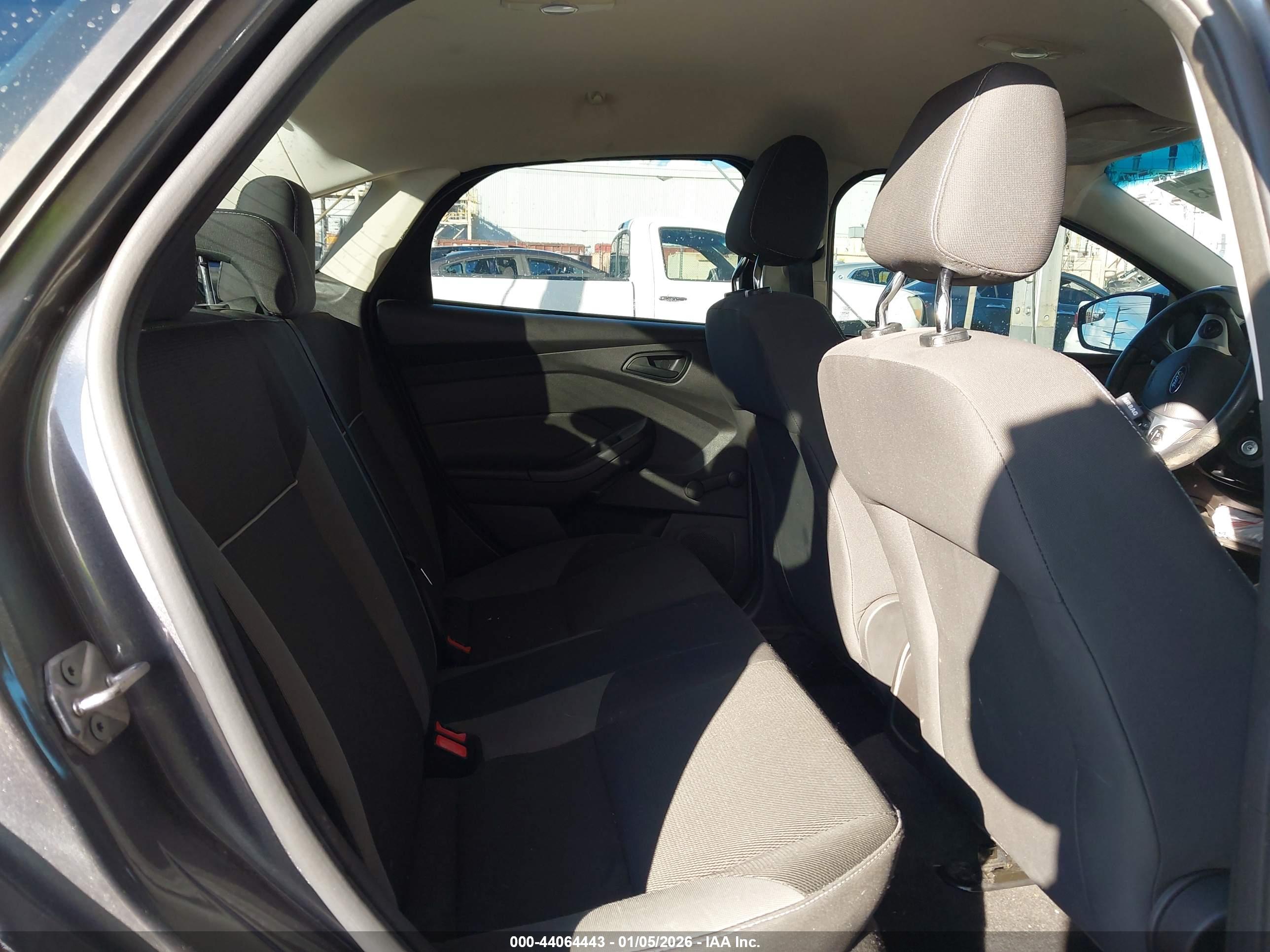 FORD FOCUS image 8