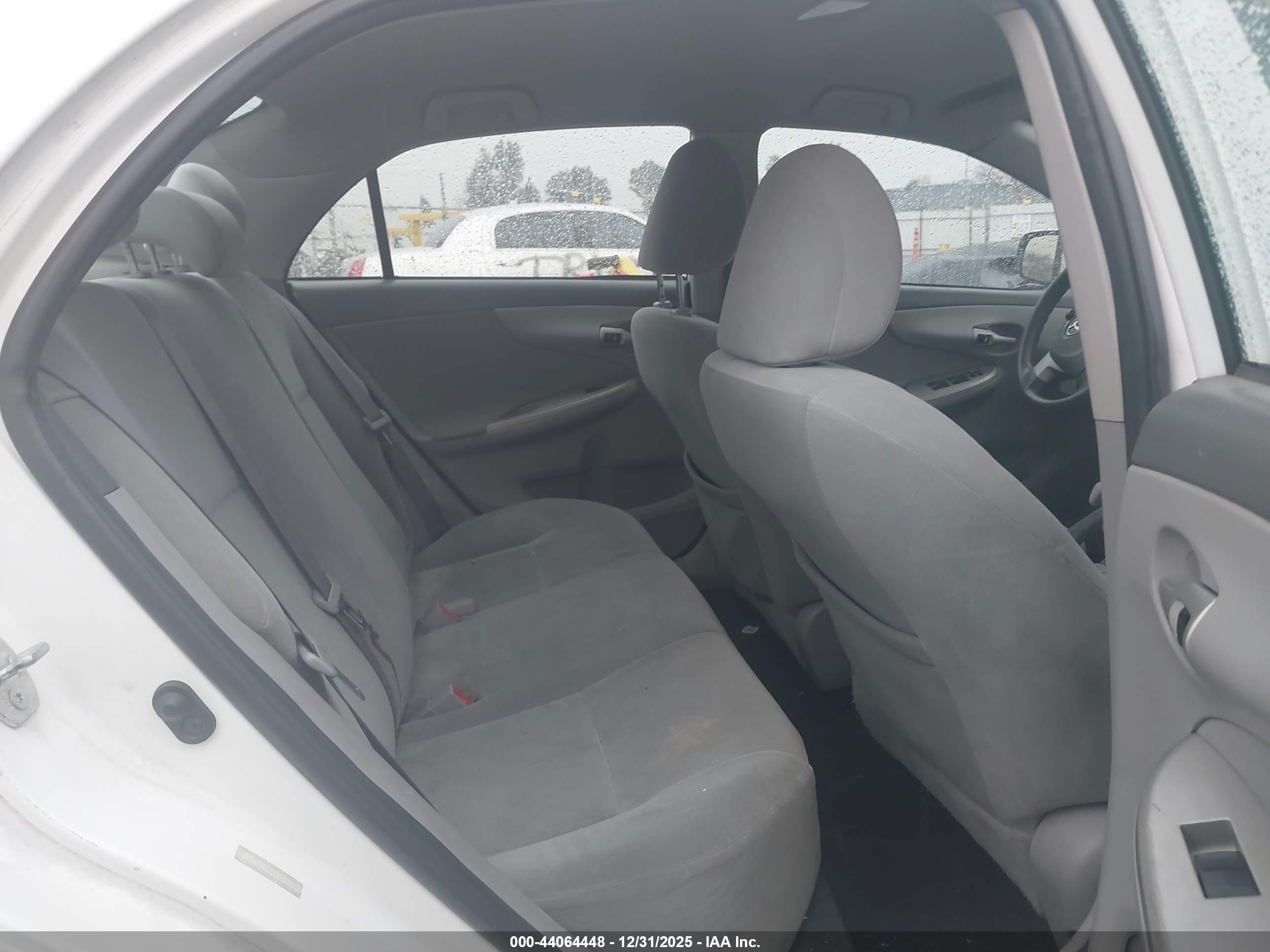 TOYOTA COROLLA image 8