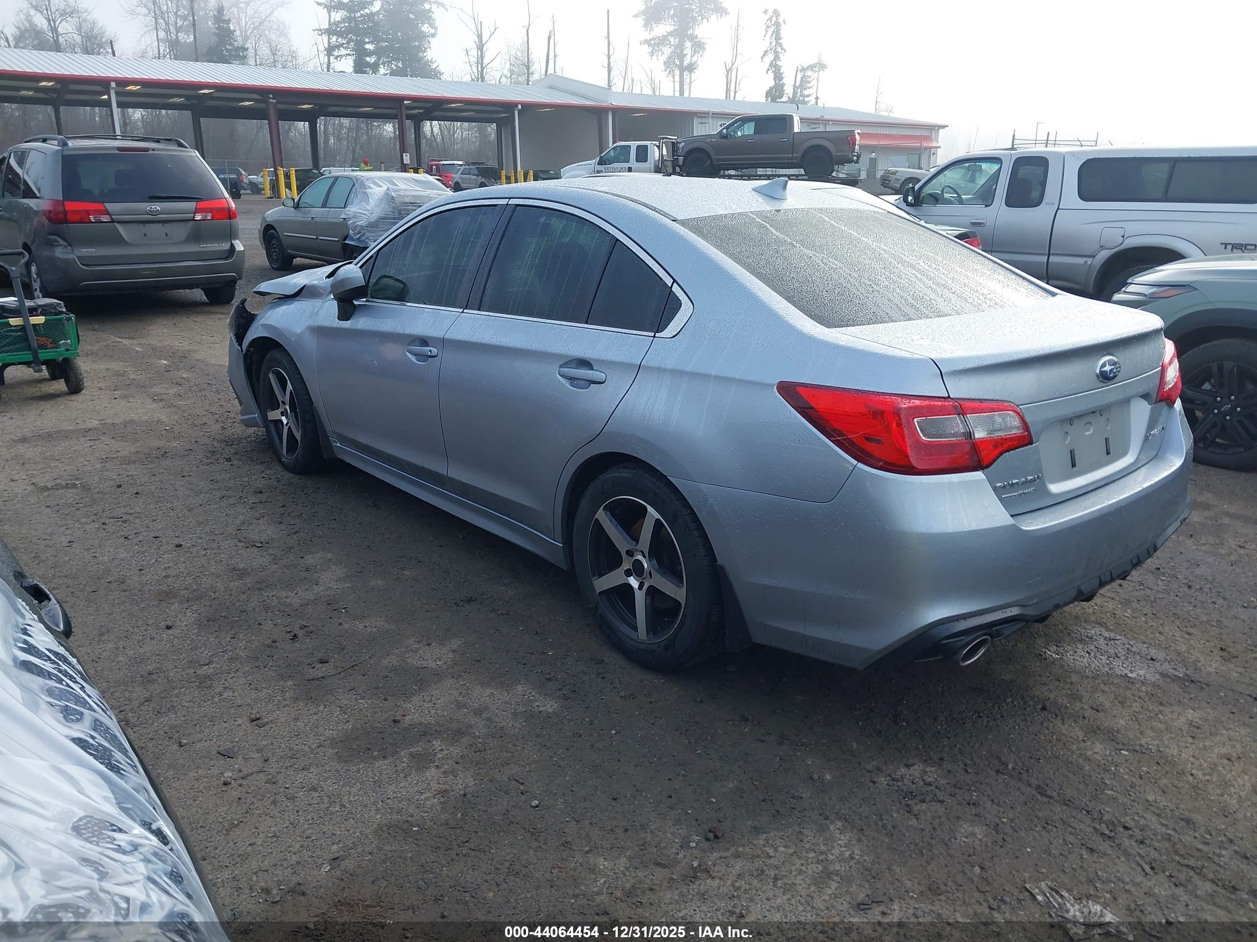 SUBARU LEGACY image 3