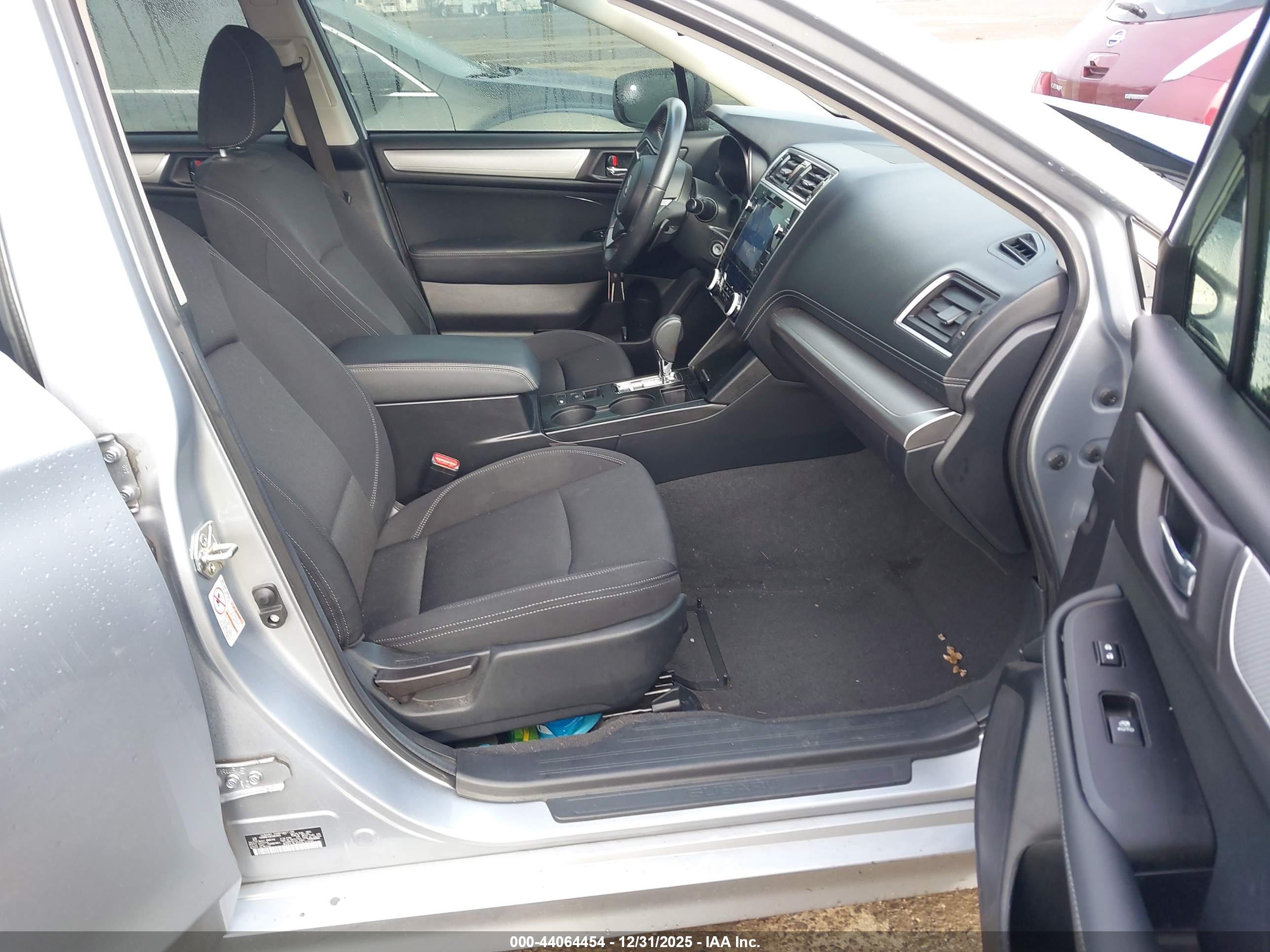 SUBARU LEGACY image 5