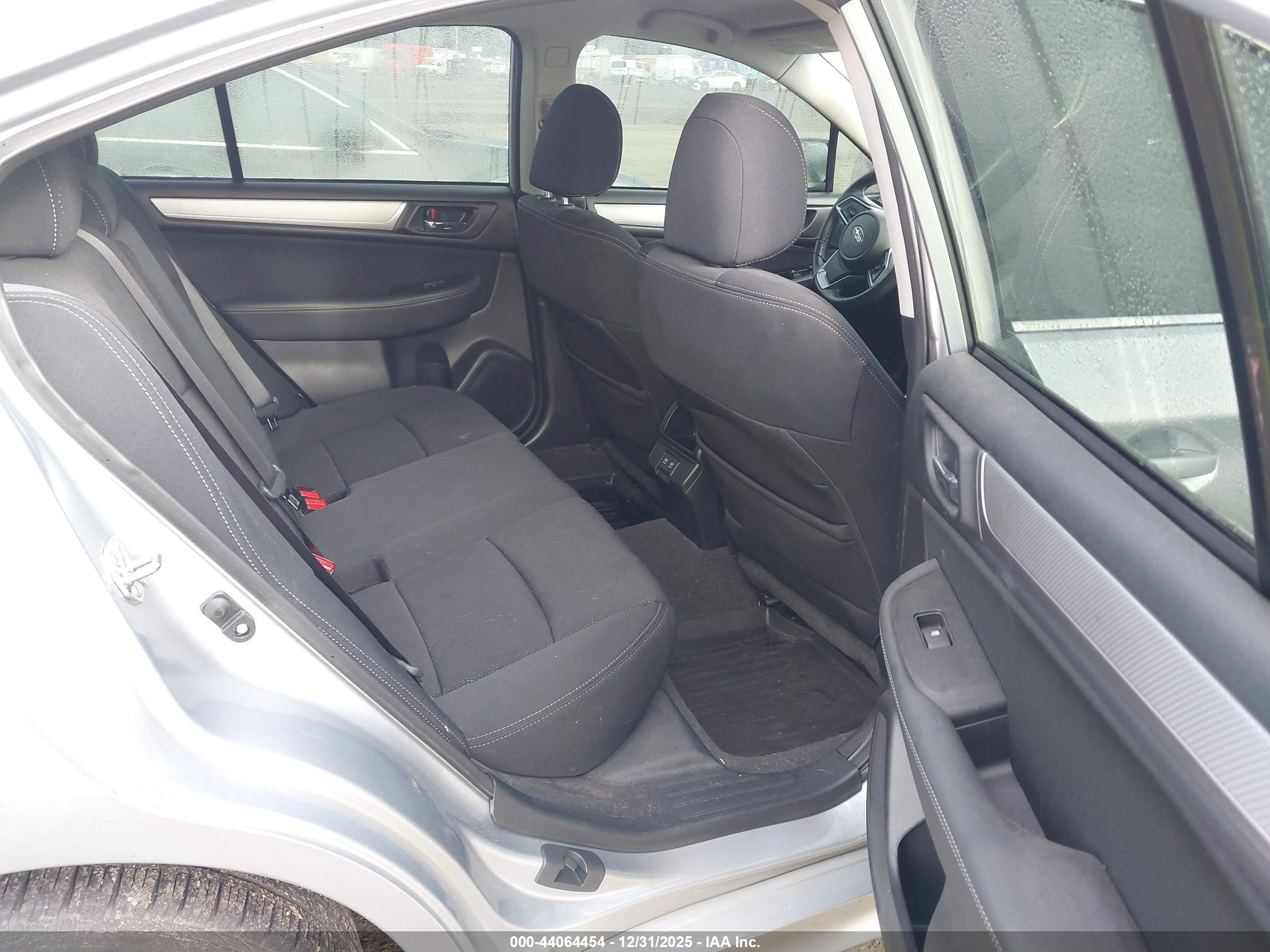 SUBARU LEGACY image 8