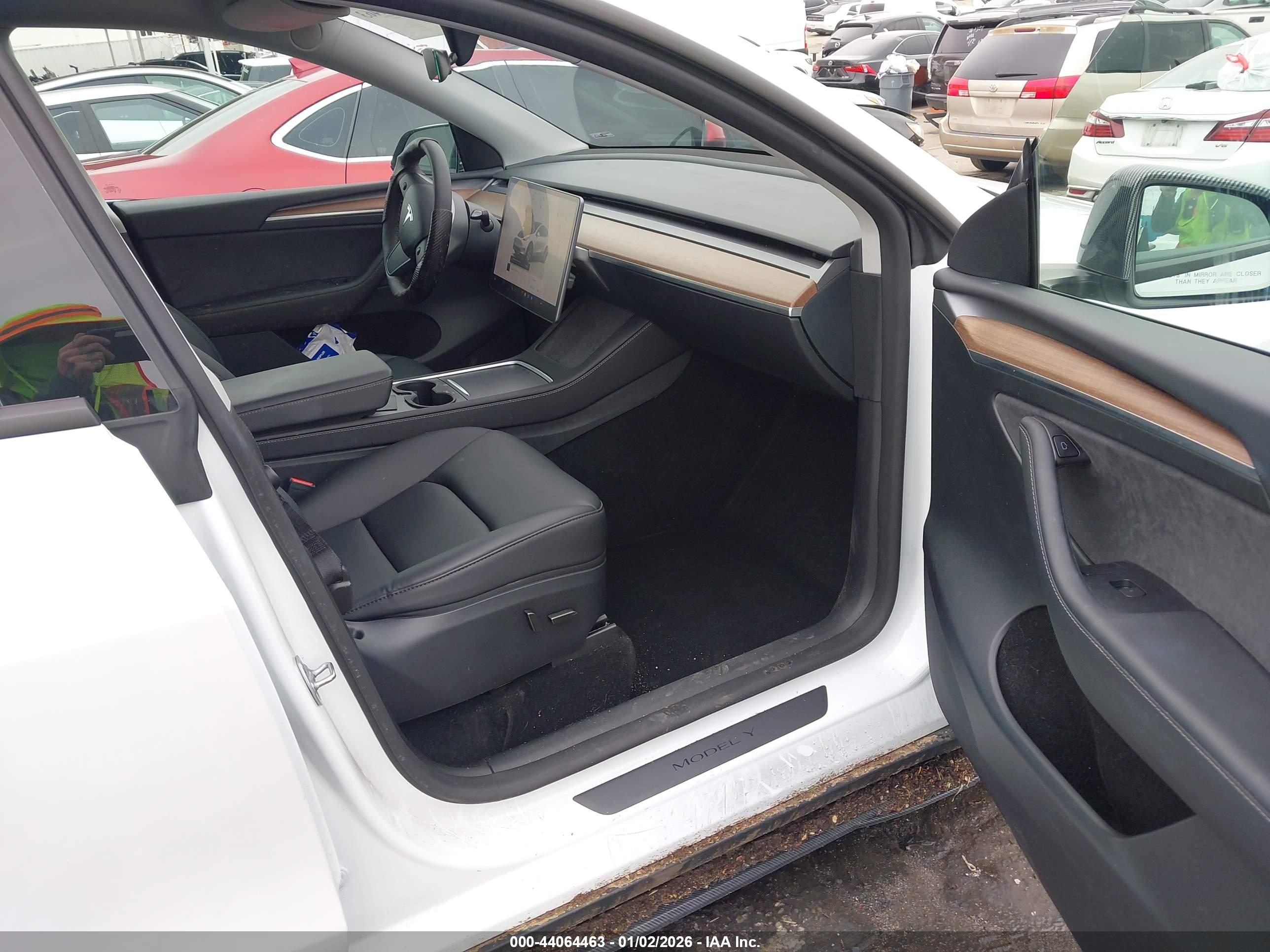 TESLA MODEL image 5