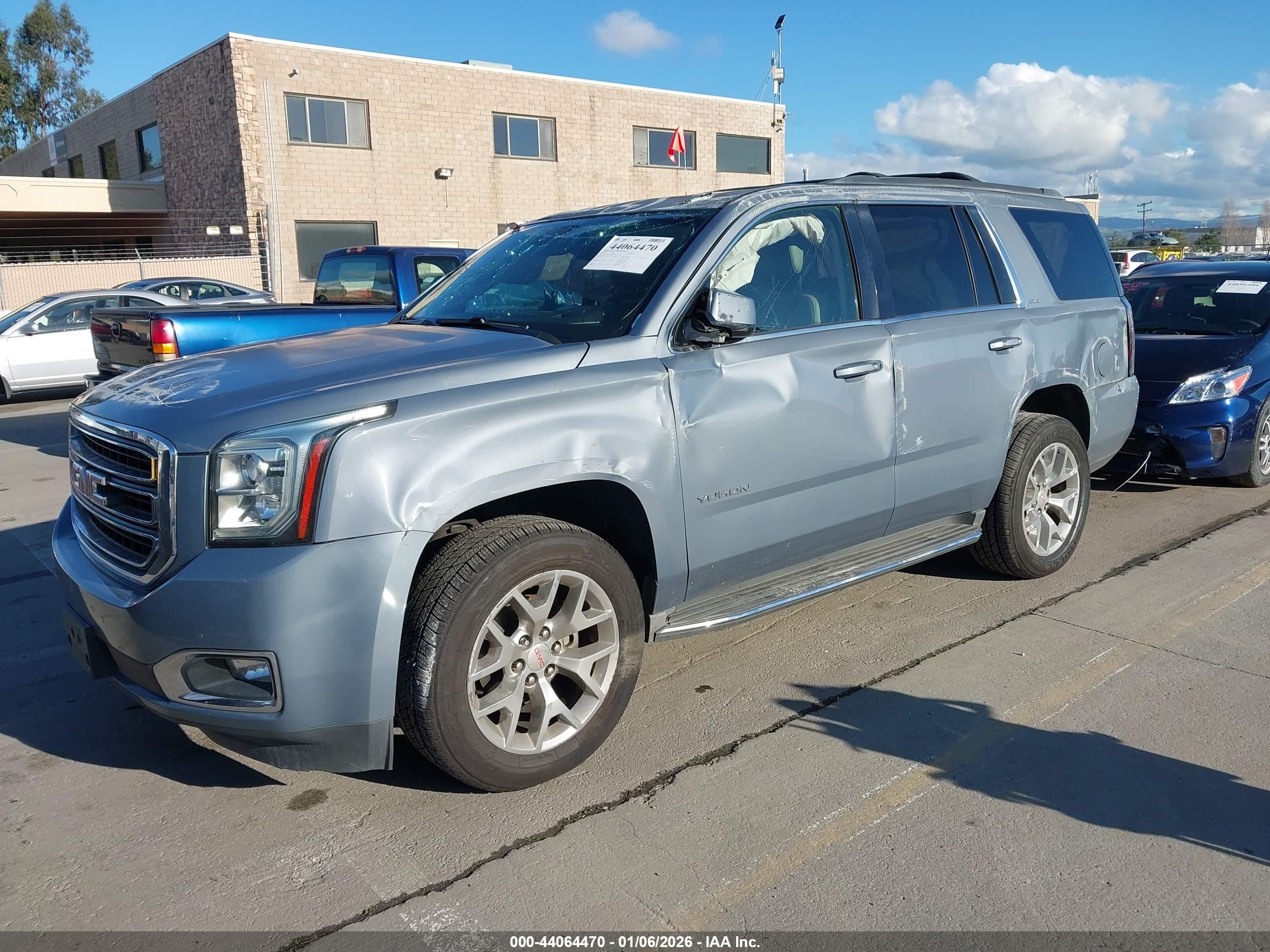GMC YUKON image 2