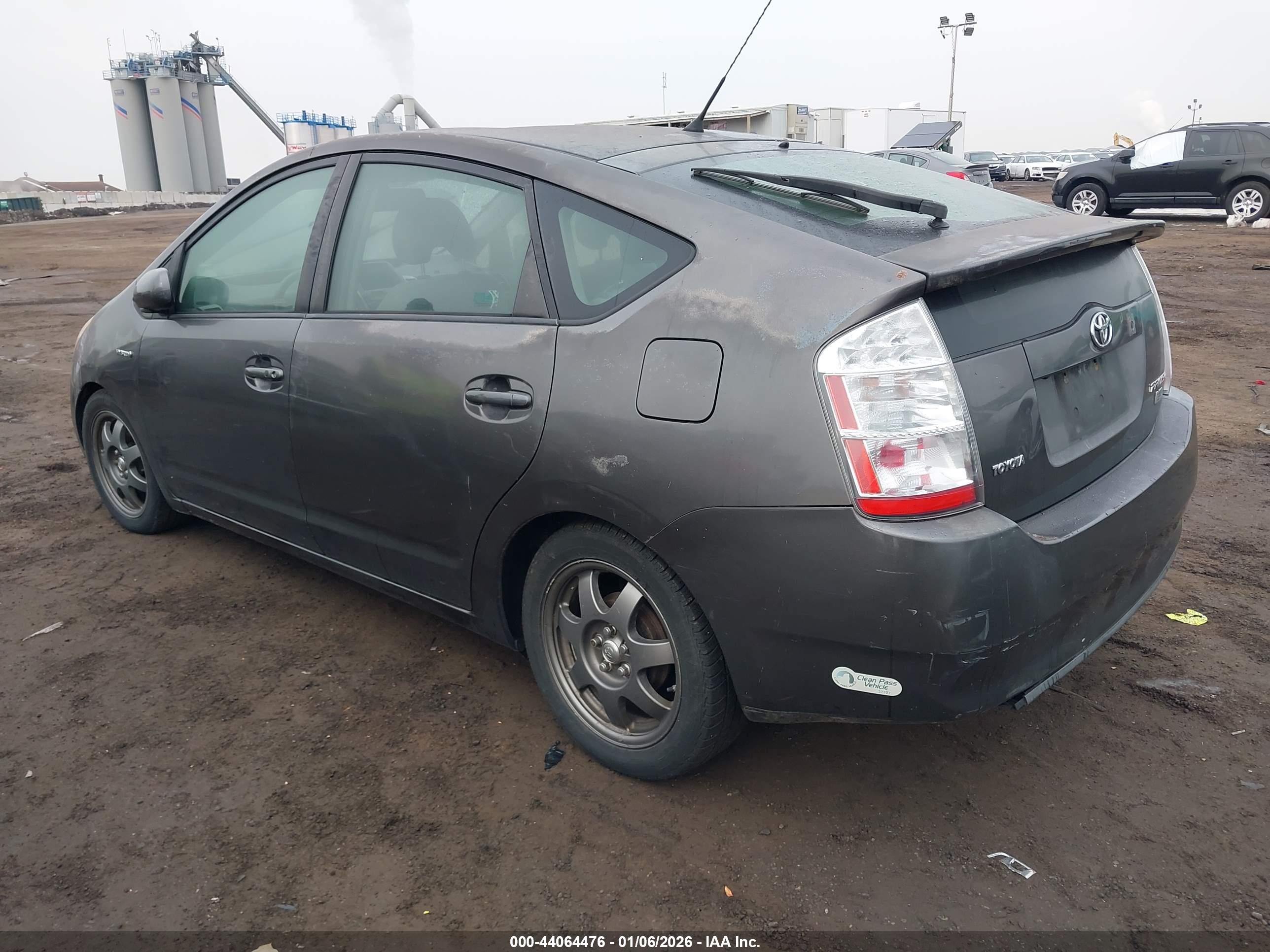 TOYOTA PRIUS image 3