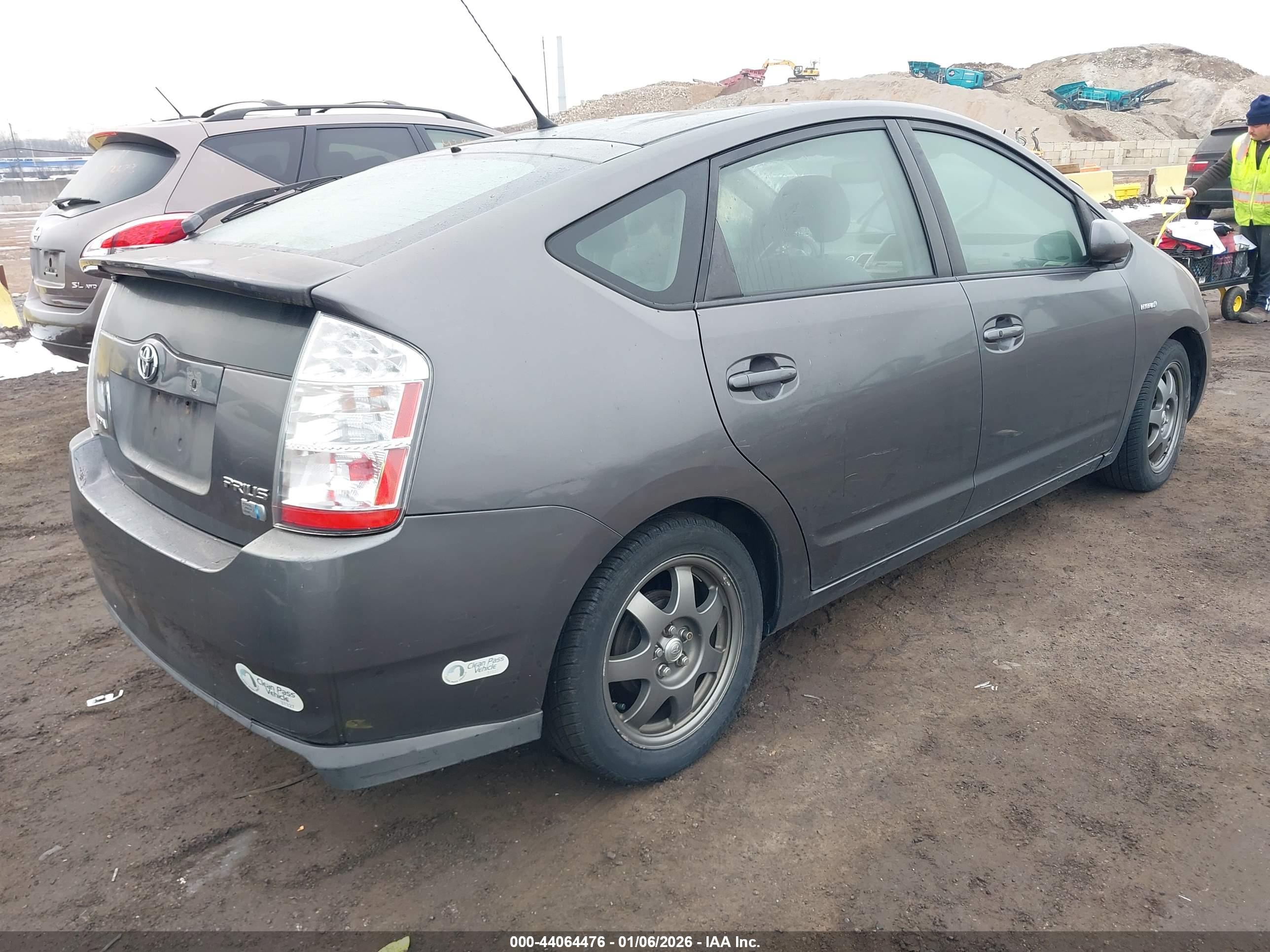 TOYOTA PRIUS image 4