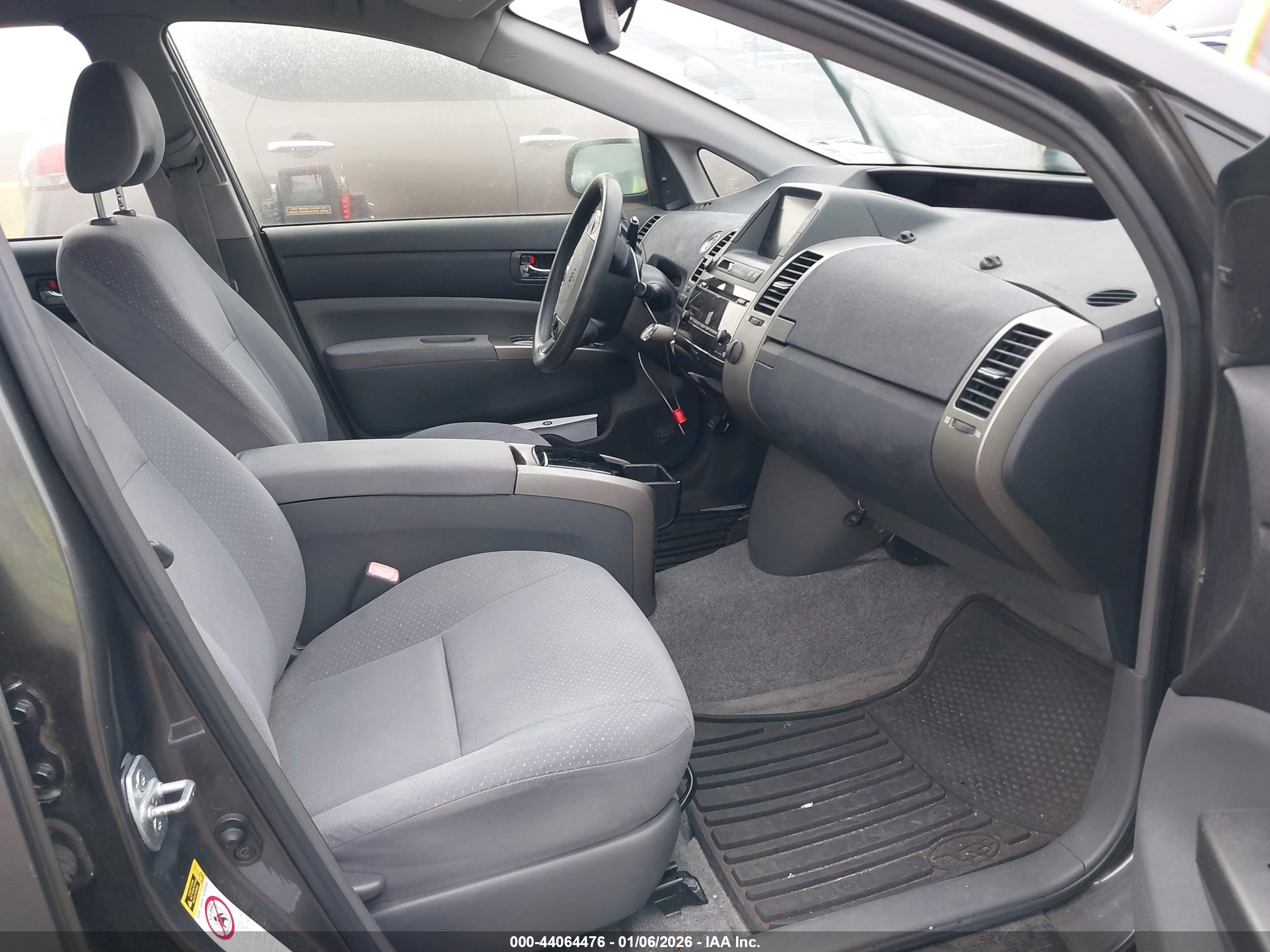 TOYOTA PRIUS image 5