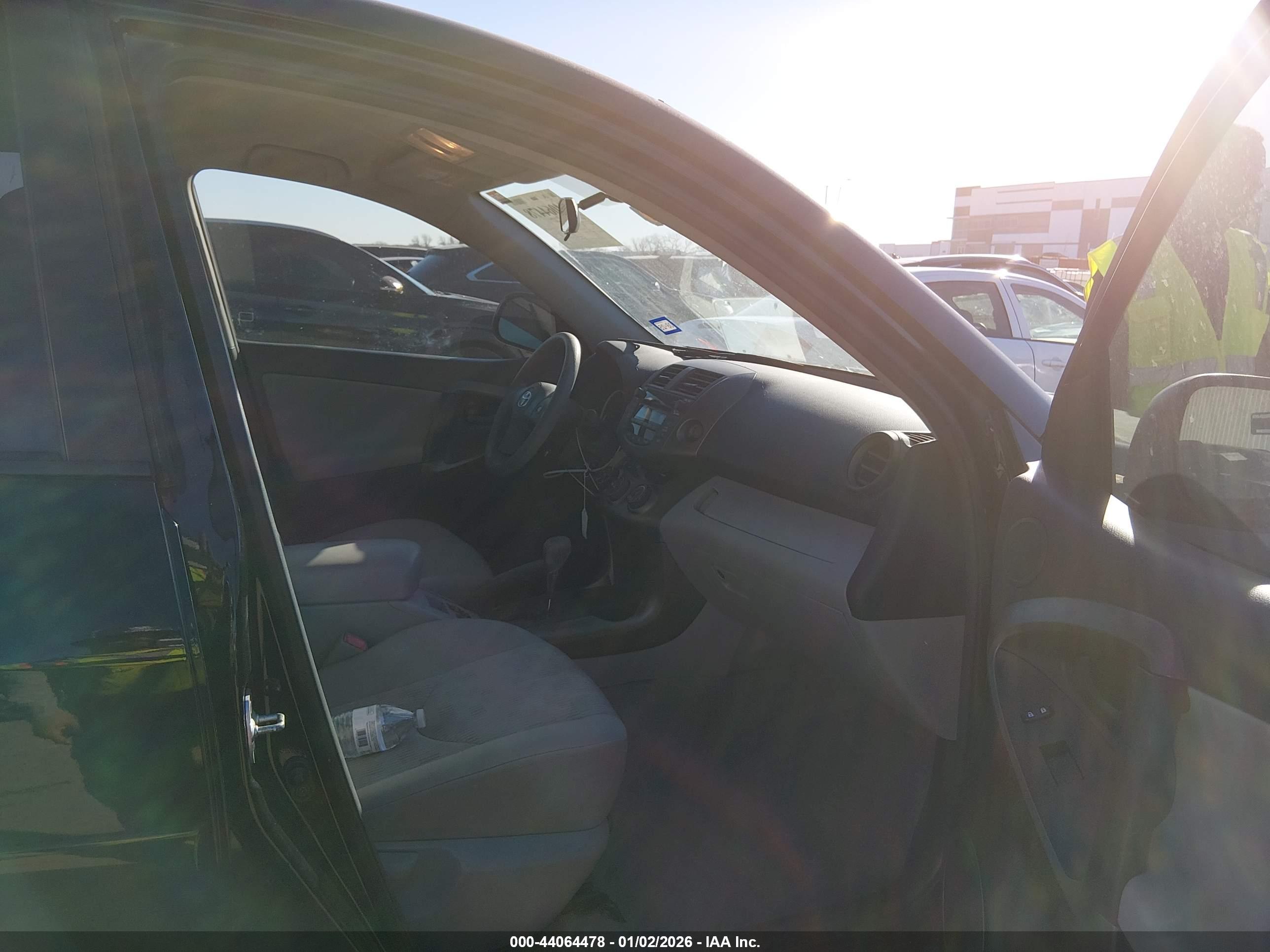 TOYOTA RAV4 image 5