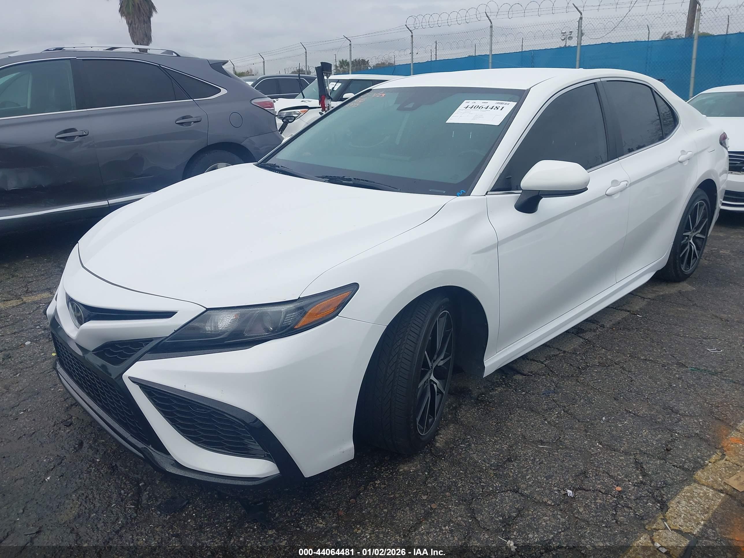 TOYOTA CAMRY image 2