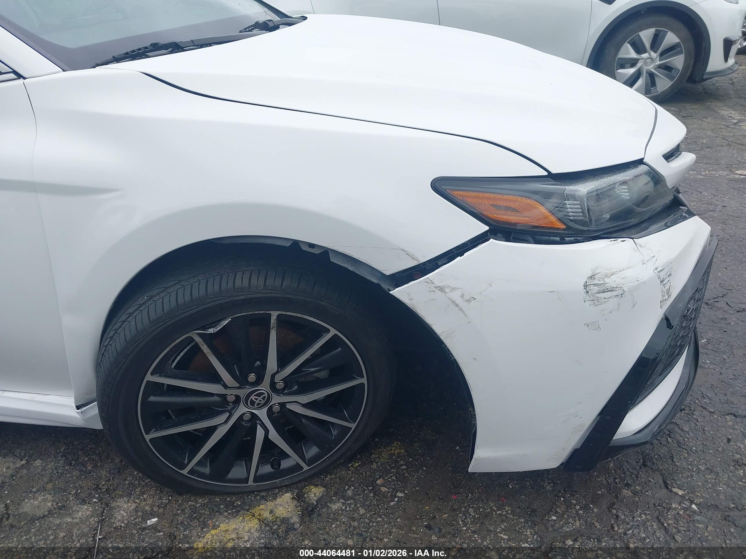 TOYOTA CAMRY image 6