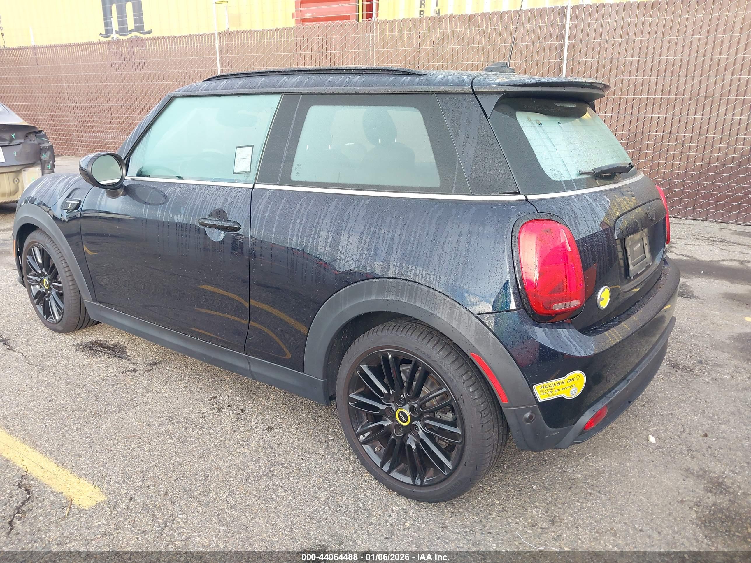 MINI SE image 3