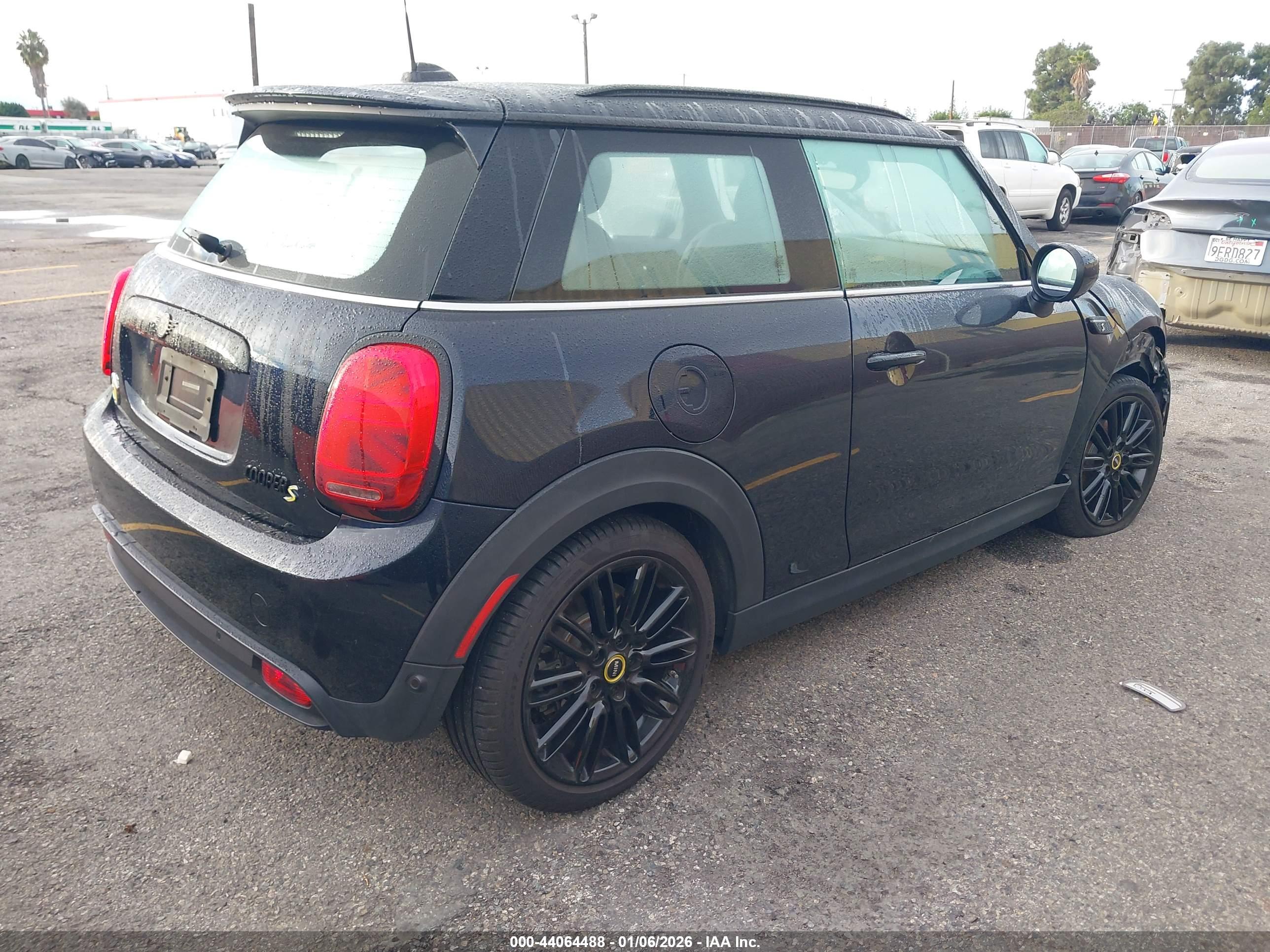 MINI SE image 4