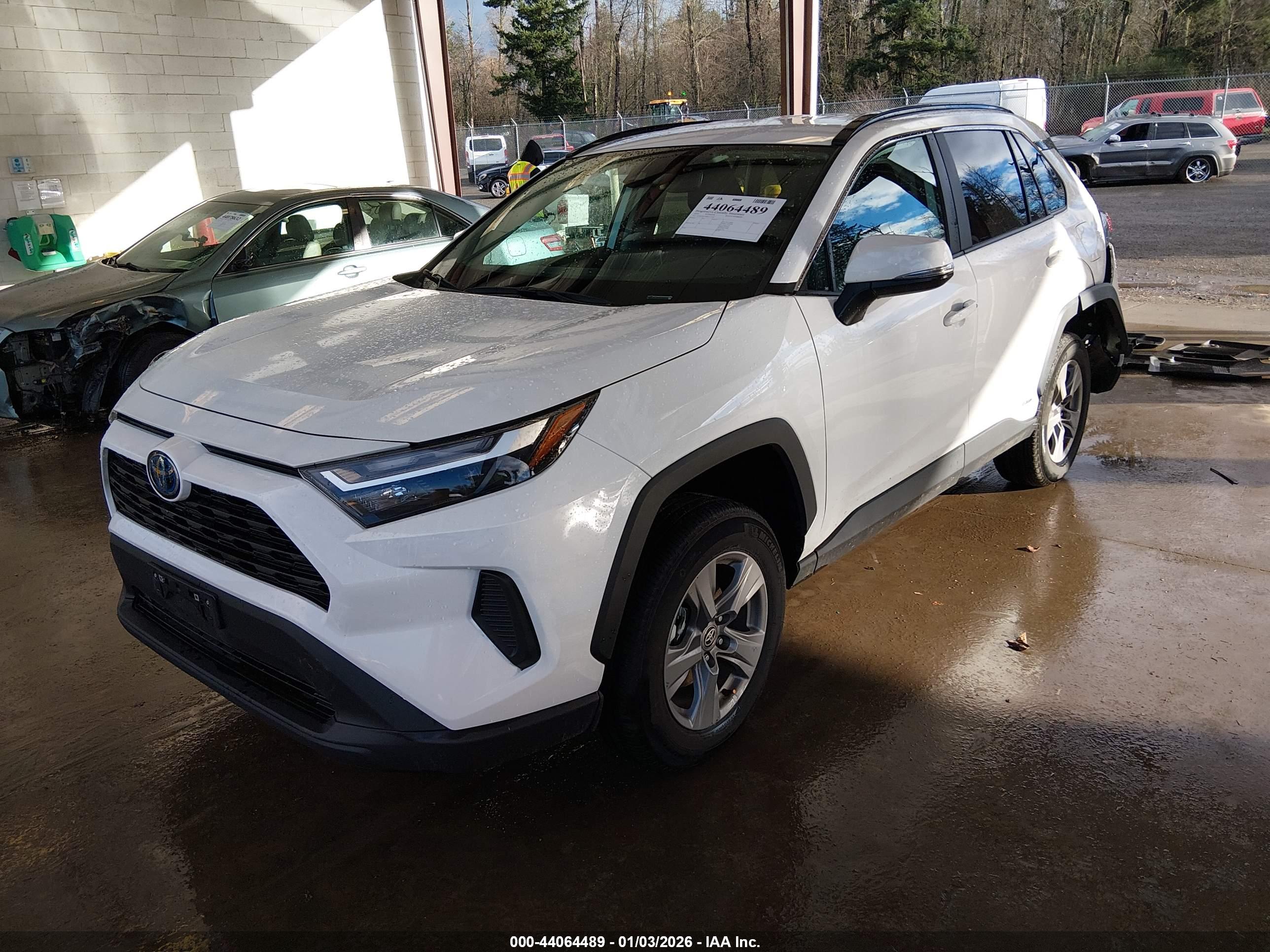 TOYOTA RAV4 image 2