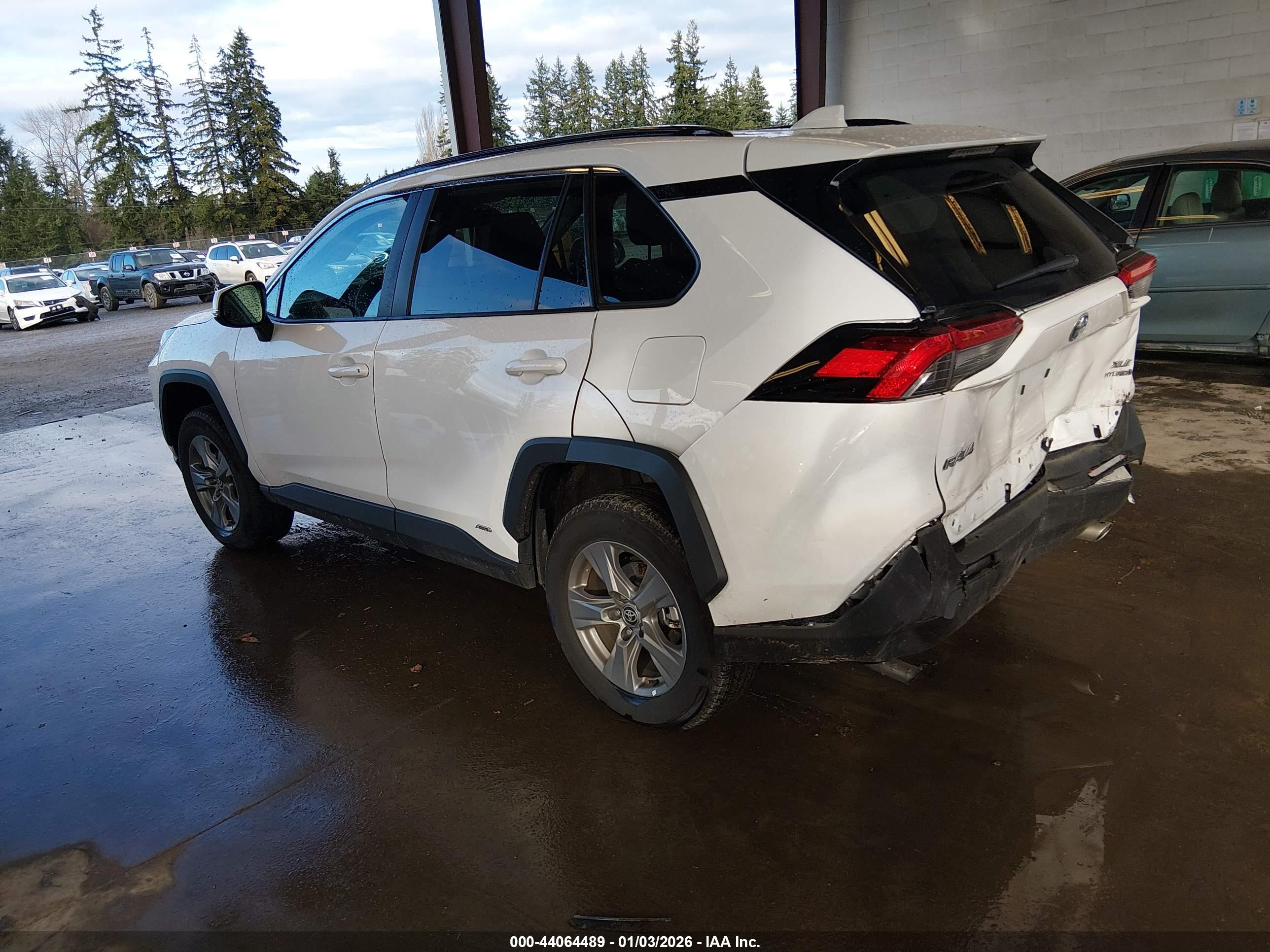 TOYOTA RAV4 image 3
