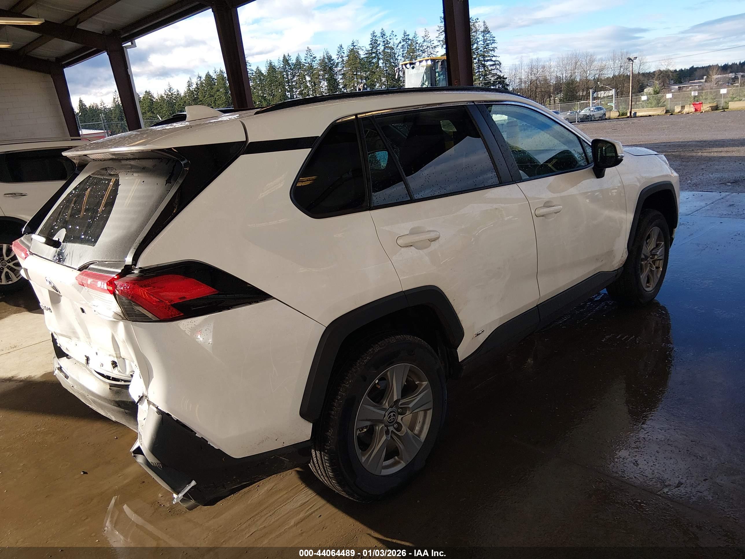 TOYOTA RAV4 image 4