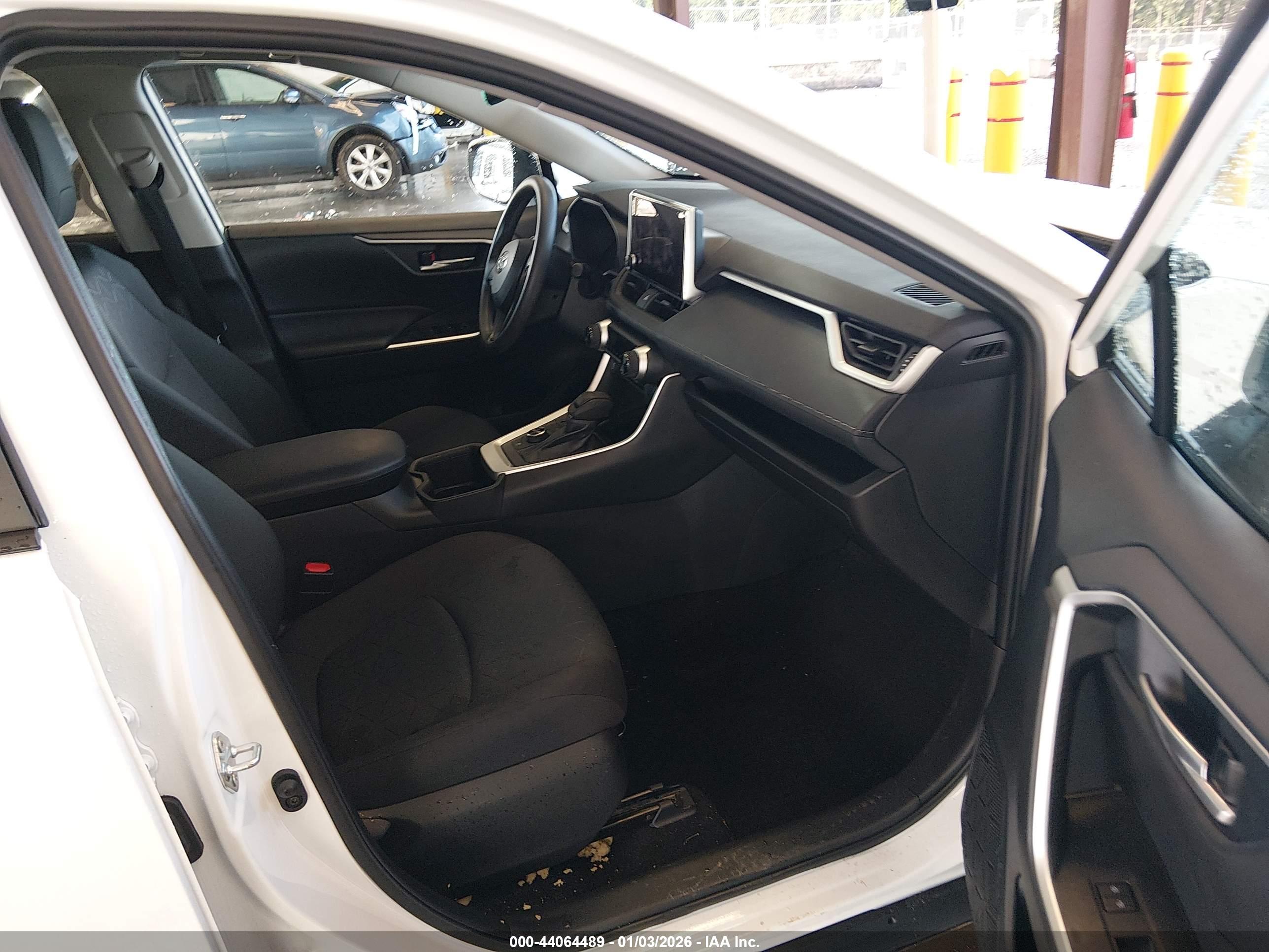 TOYOTA RAV4 image 5