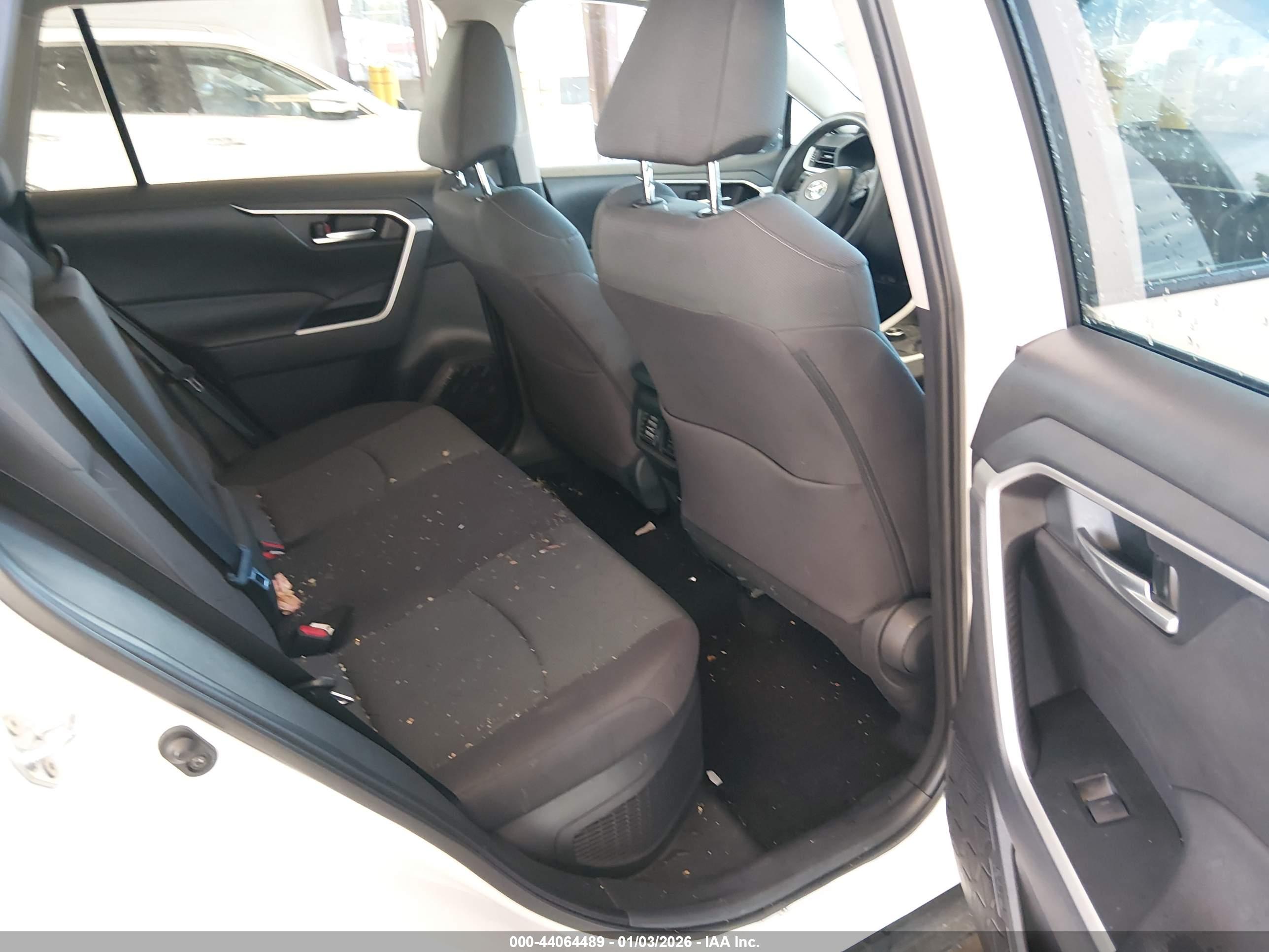 TOYOTA RAV4 image 8