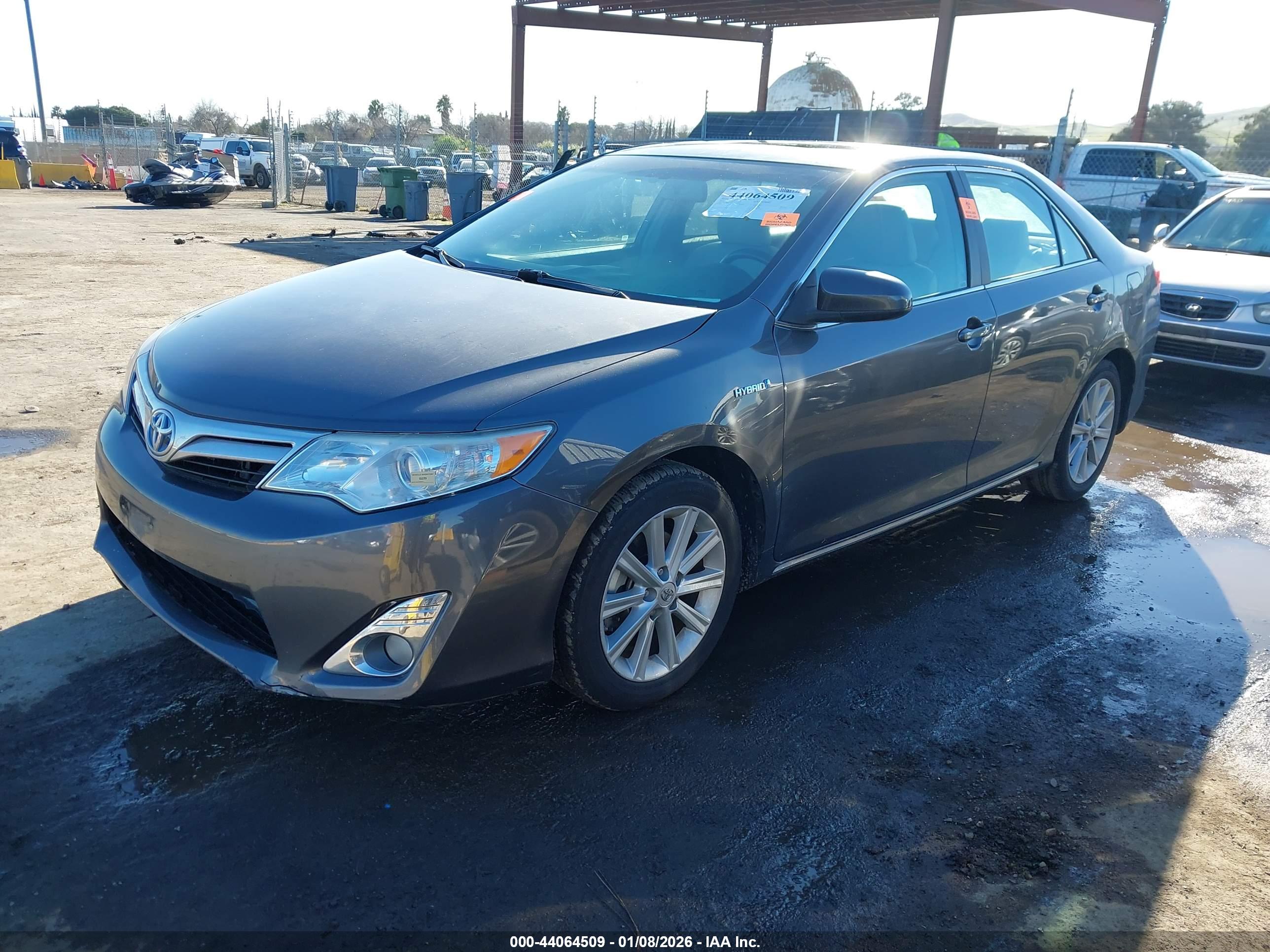 TOYOTA CAMRY image 2