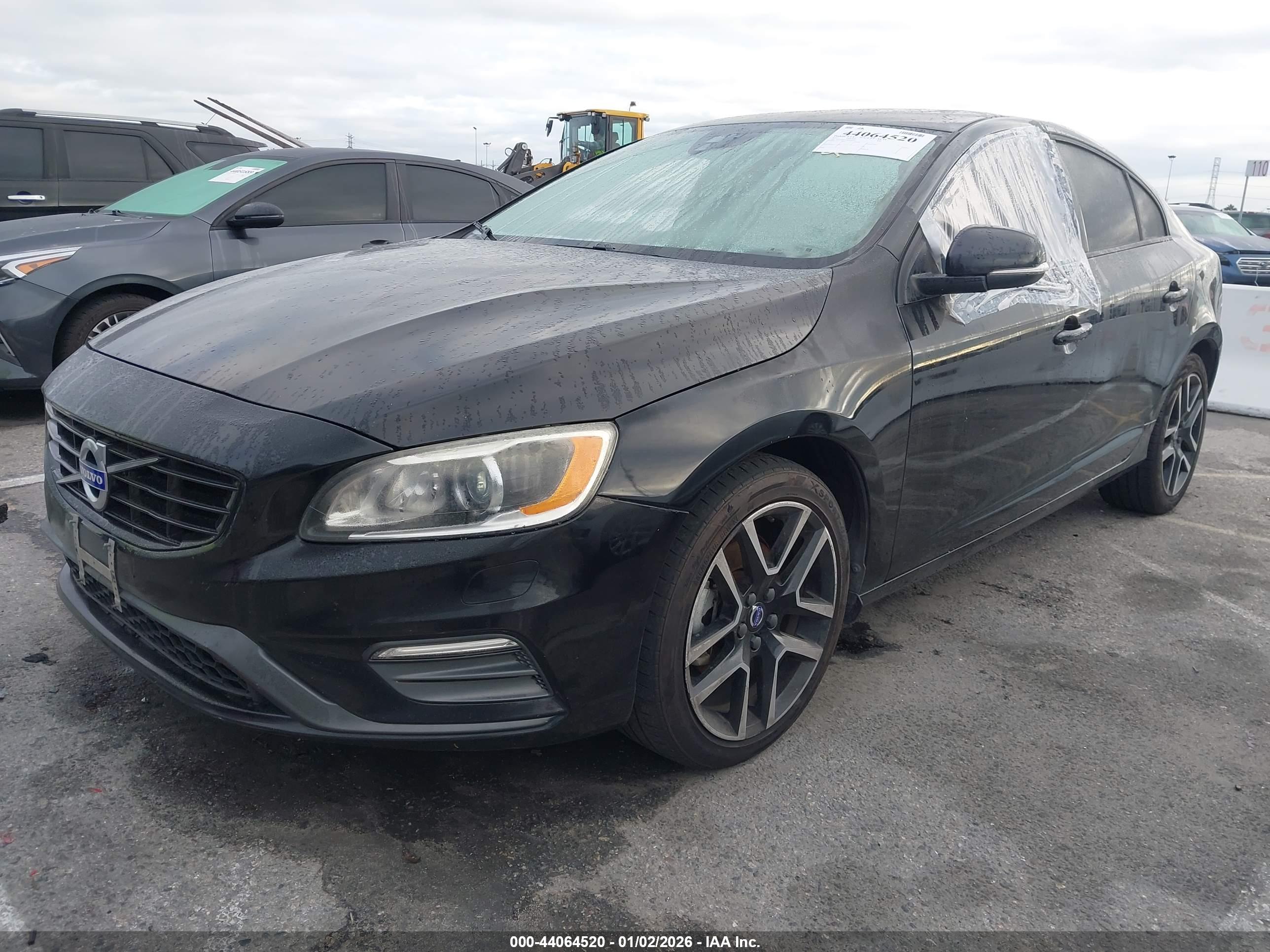 VOLVO S60 image 2